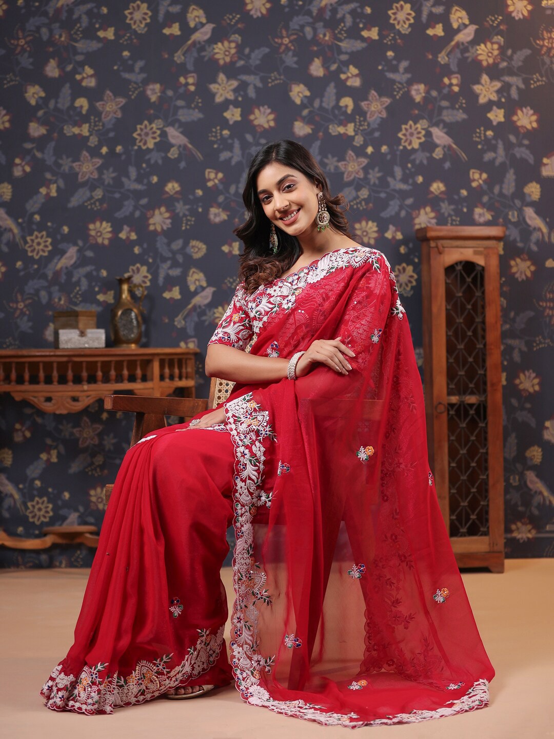 

House of Pataudi Floral Embroidered Sarees, Pink