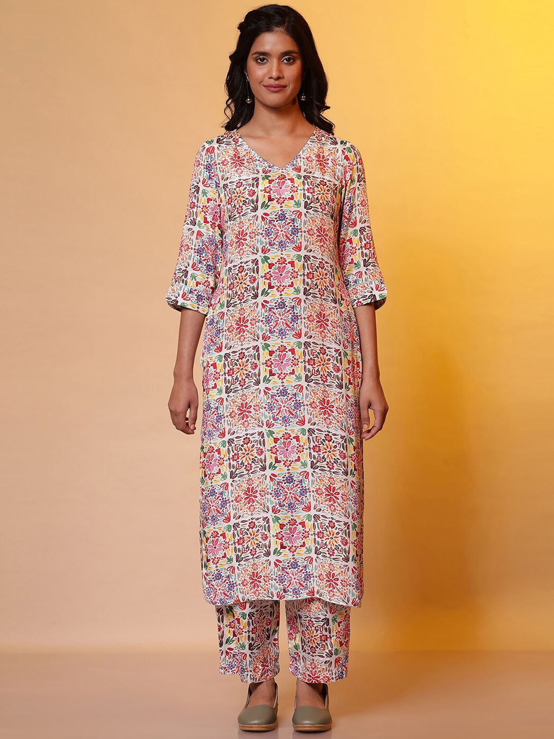 

AURELIA V-Neck Neck Three-quarter Floral Printed Kurta, Beige