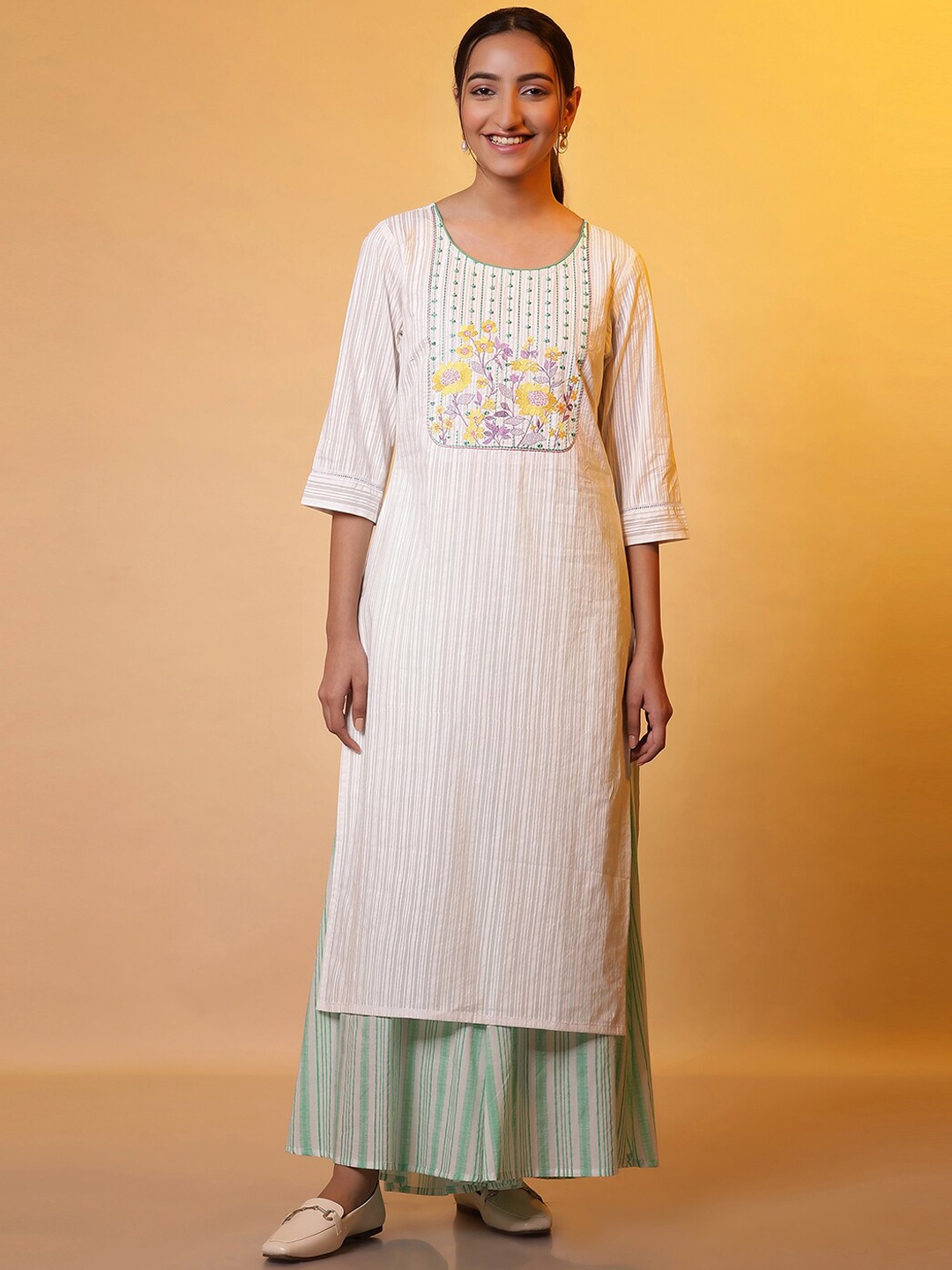 

AURELIA Round Neck Floral Embroidered Straight Cotton Kurta, White