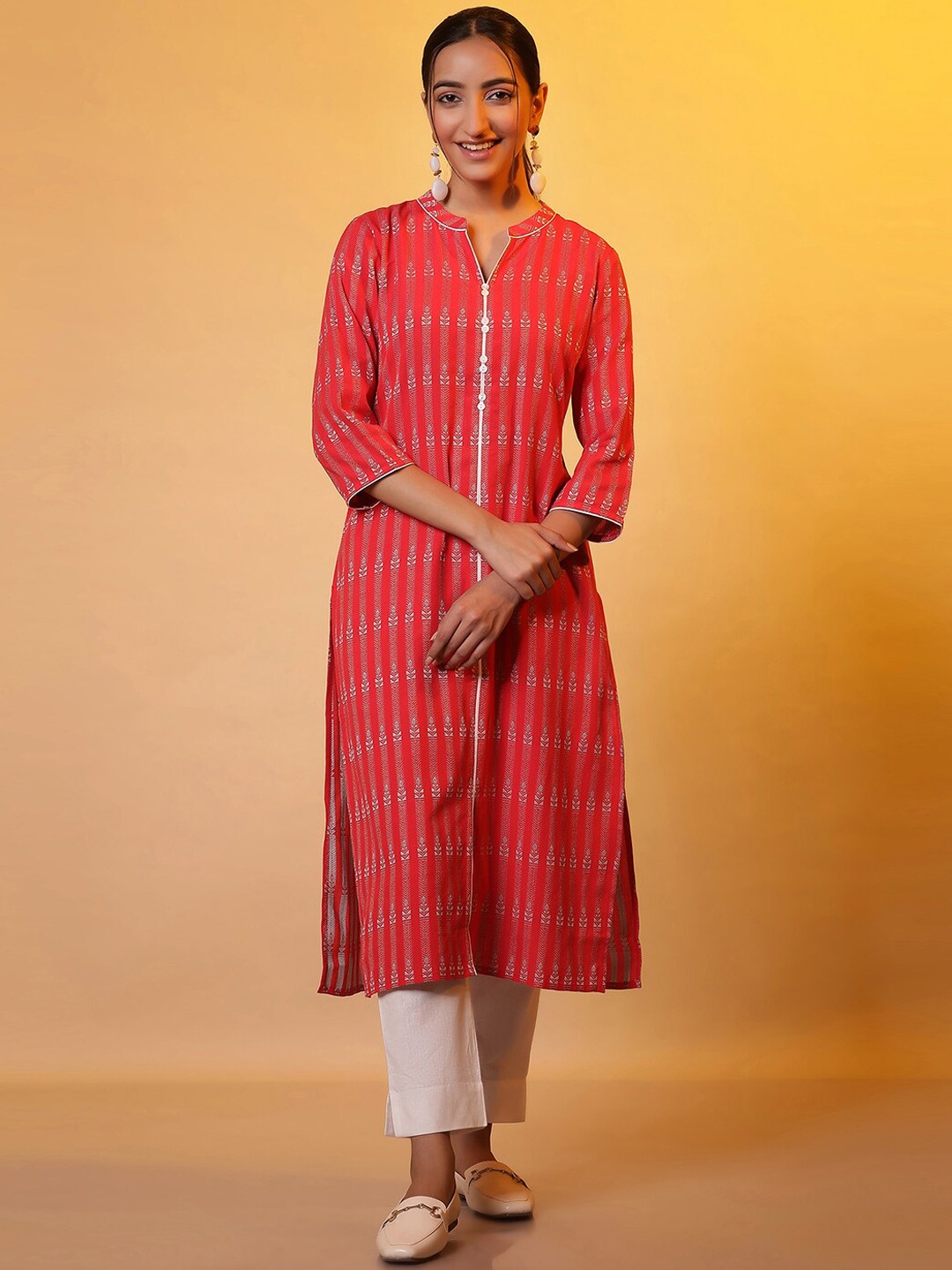 

AURELIA Ethnic Motifs Printed Mandarin Collar Straight Kurta, Red