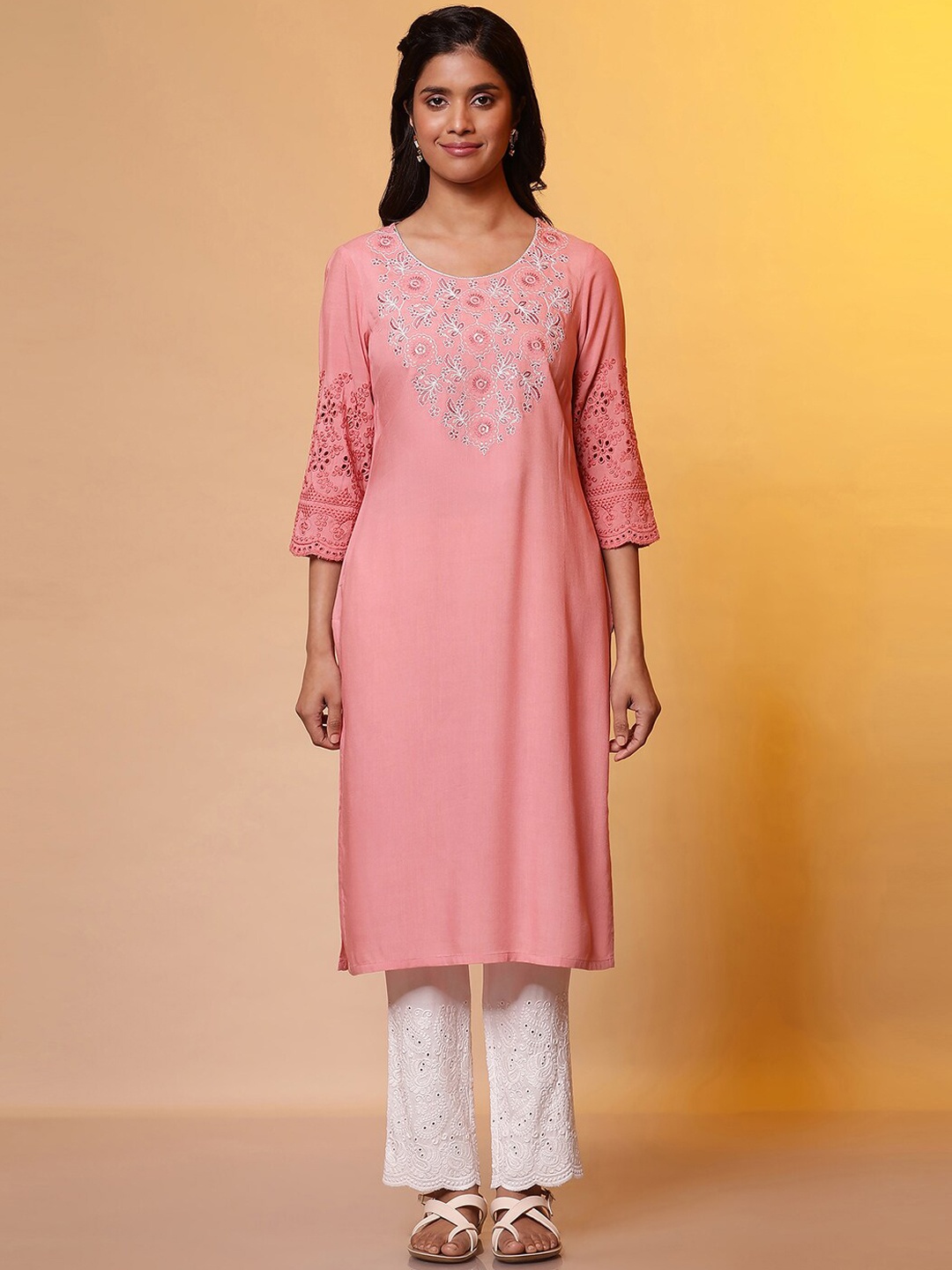 

AURELIA Floral Round Neck Regular Sleeves Embroidered Straight Kurta, Peach