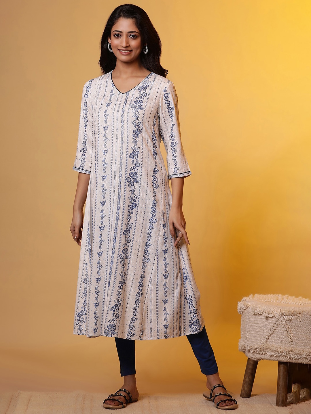 

AURELIA Floral Printed V-Neck Regular Sleeves A-Line Kurta, White