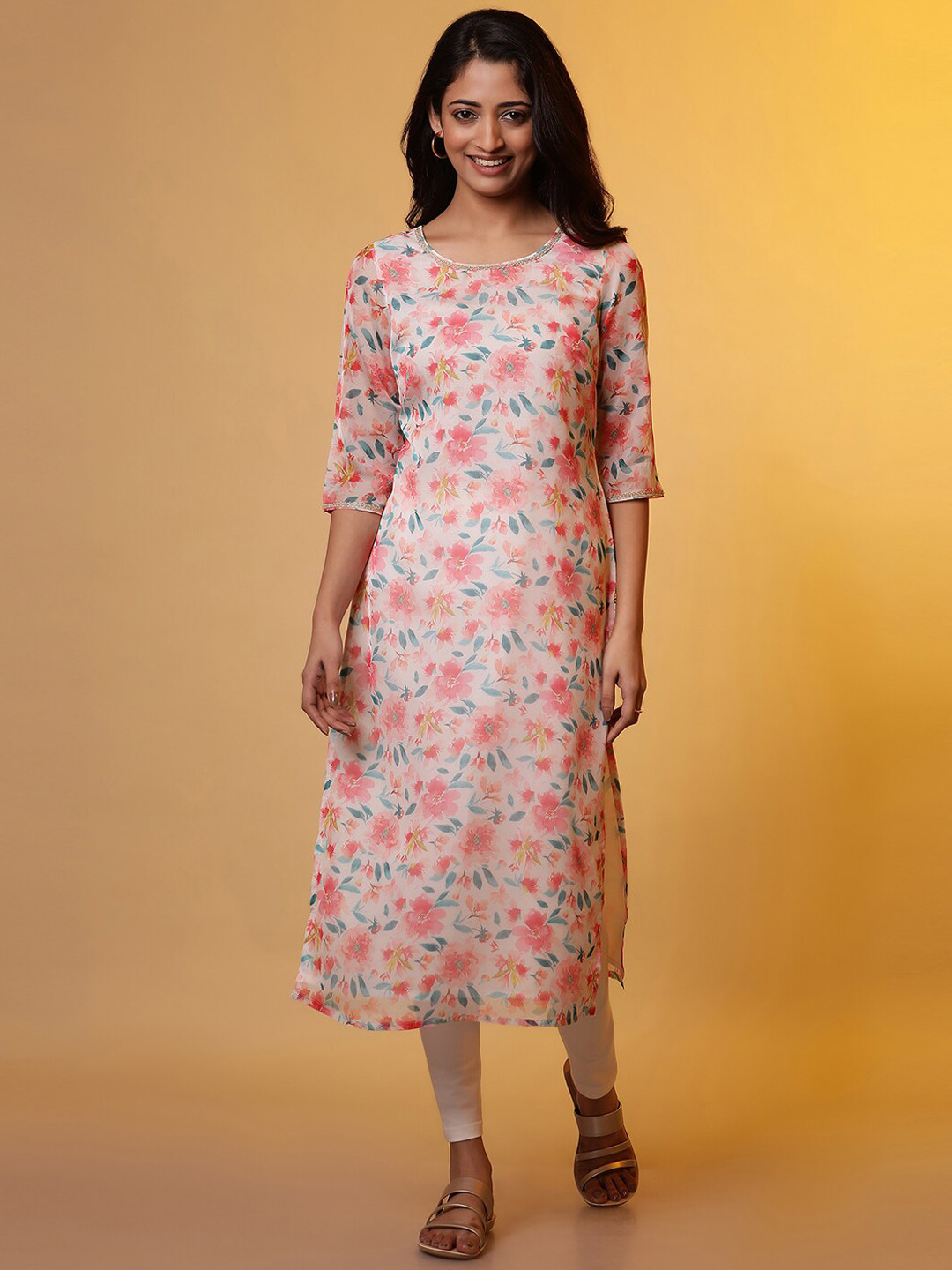 

AURELIA Round Neck Three Quarter Sleeves Floral Printed Kurta, White