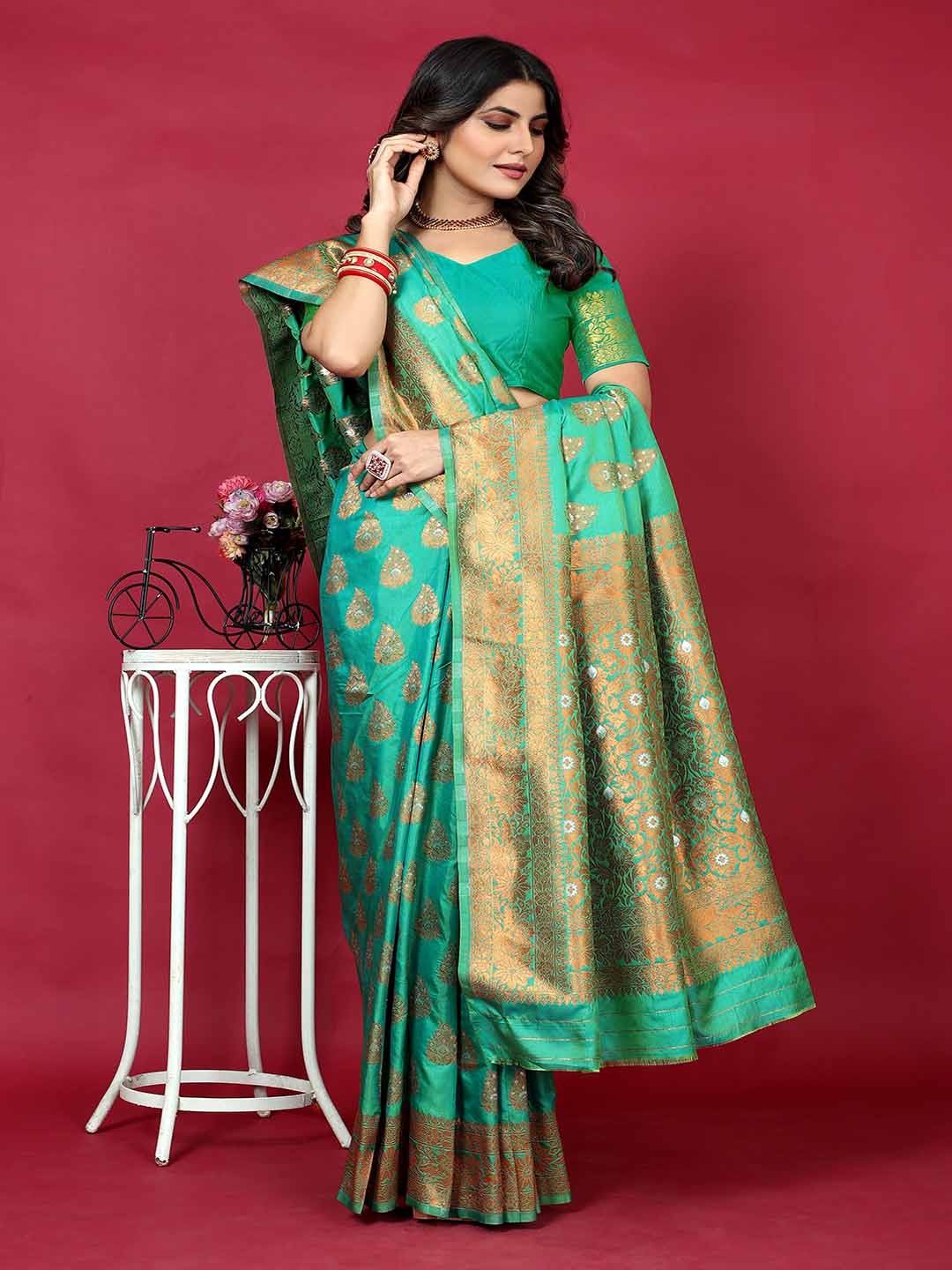 

KALINI Ethnic Motifs Woven Design Zari Saree, Green