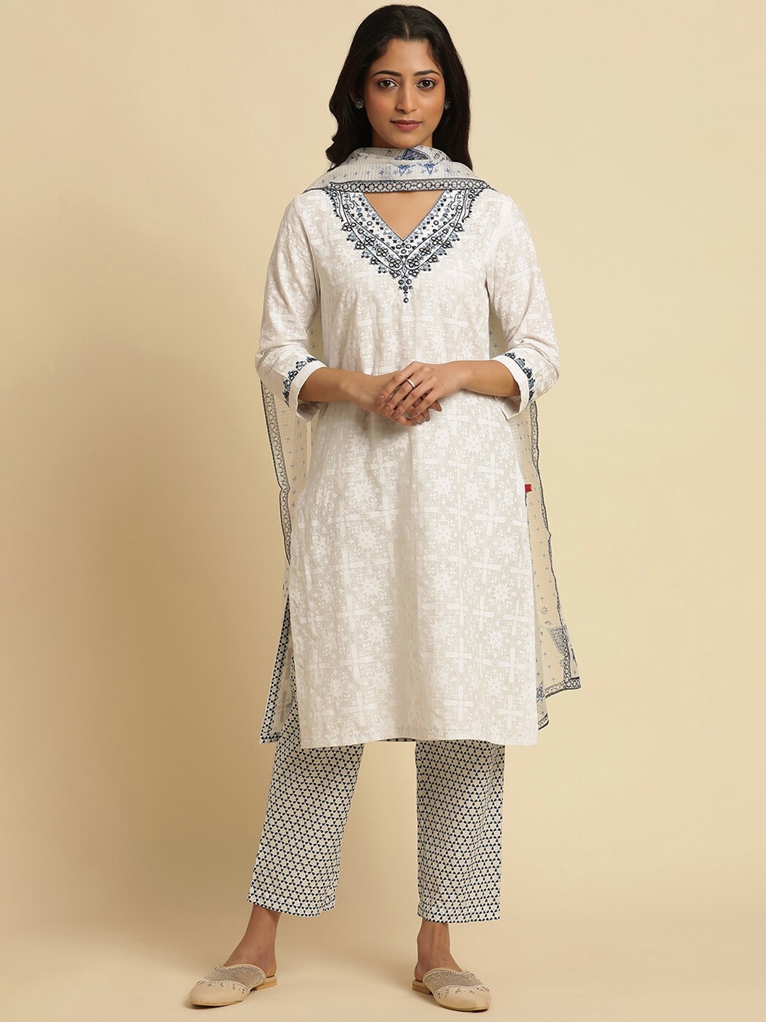 

W White Ethnic Motifs Printed Thread Work Pure Cotton Kurta With Trousers & Dupatta