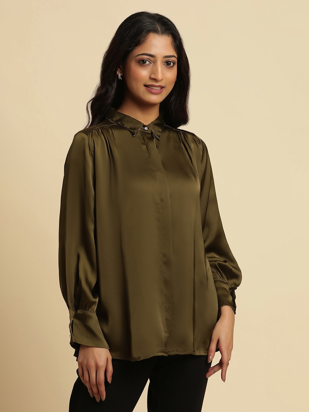 

W Spread Collar Satin Shirt, Green