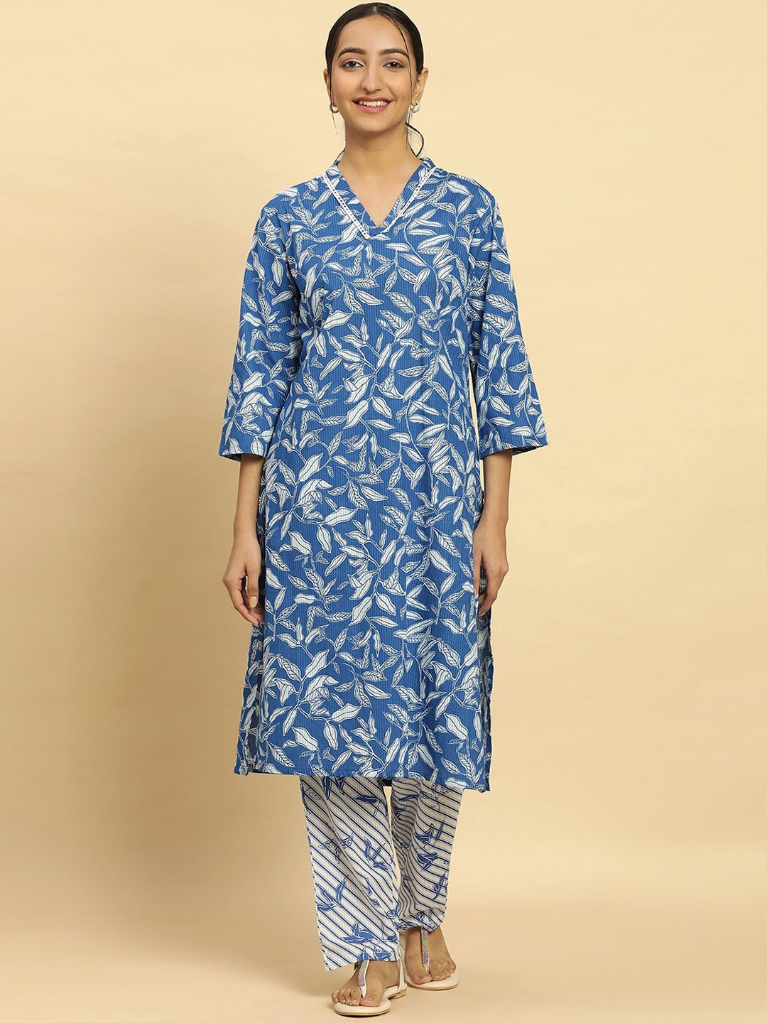 

W Blue & Whit Floral Printed Thread Work Pure Cotton Straight Kurta With Trousers