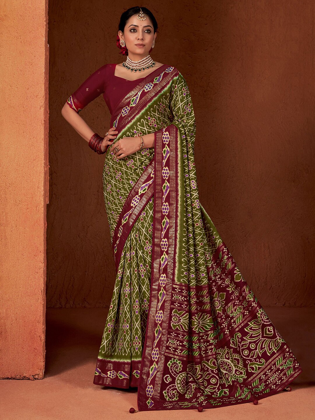 

Satrani Geometric Printed Zari Pure Silk Pochampally Saree, Green