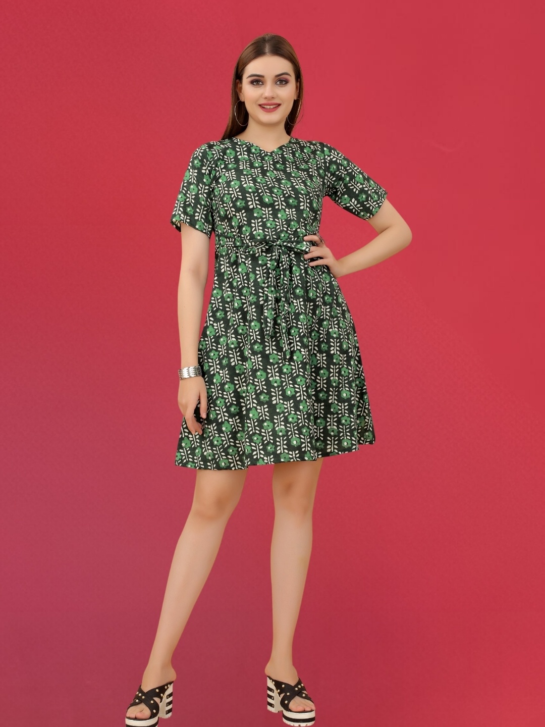 

MAGMINA Floral Printed A-Line Dress, Green