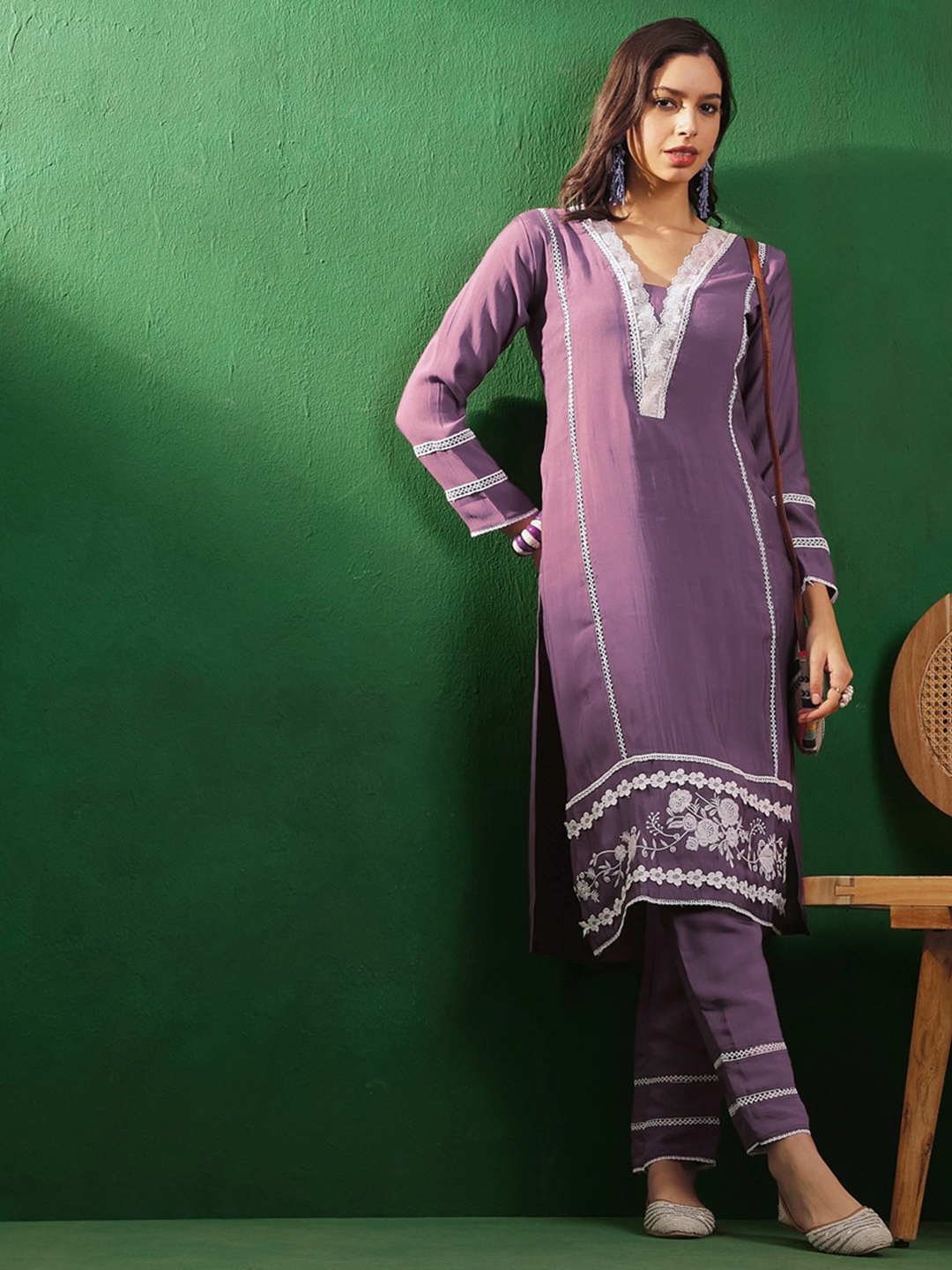 

Sangria V-Neck Long Sleeves Embroidered Thread Work Staright Kurta Set, Lavender
