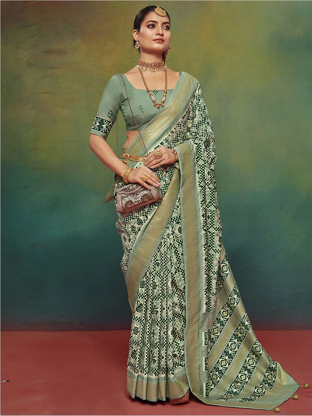 

Satrani Ethnic Motifs Woven Design Zari Pure Silk Sungudi Saree, Green