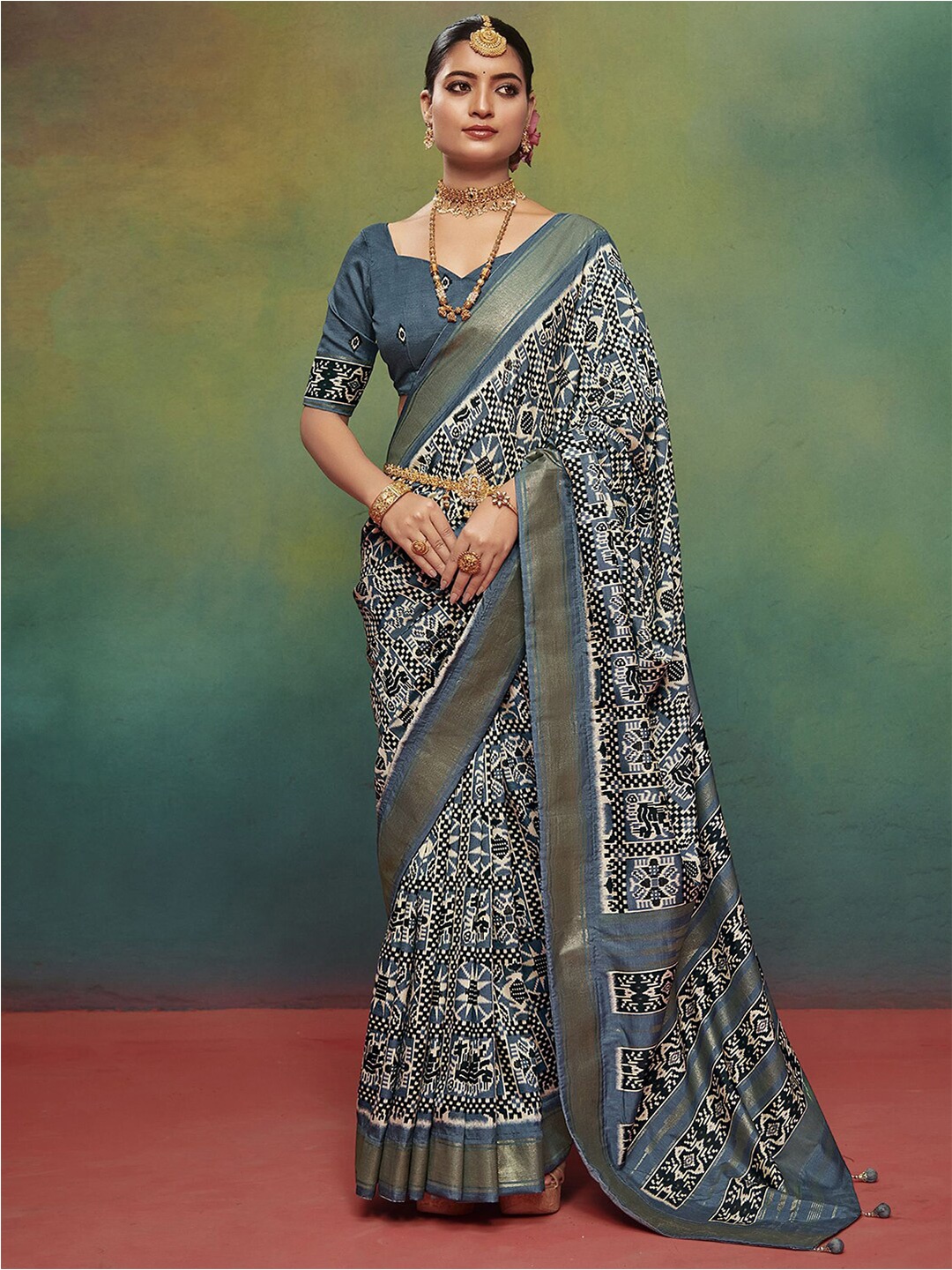 

Satrani Grey & White Ethnic Motifs Woven Design Zari Pure Silk Sungudi Saree