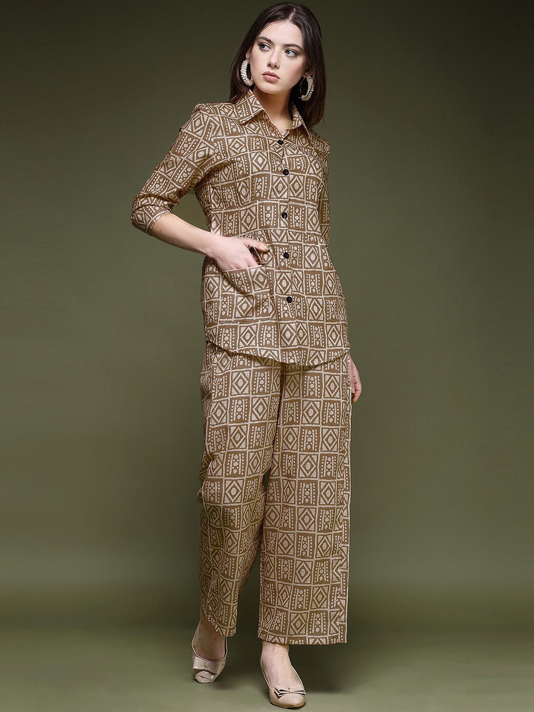 

Selvia Geometric Printed Spread Collar Shirt With Trouser, Brown