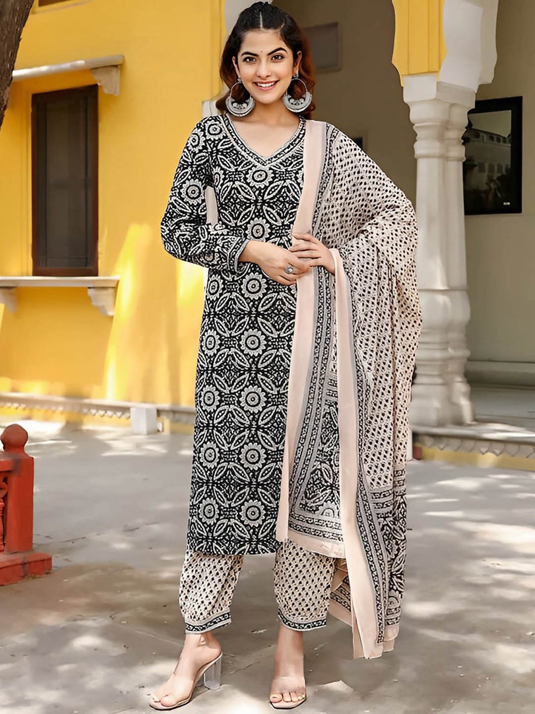 

KALINI Floral Printed Regular Kurta With Trousers & Dupatta, Black