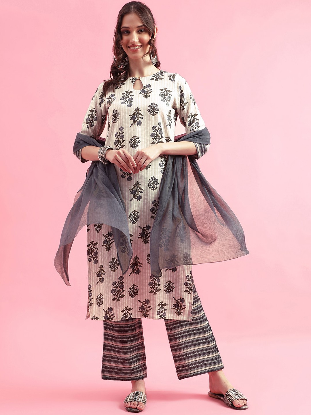 

SKYLEE Off White & Grey Floral Printed Keyhole Neck Straight Kurta & Palazzos With Dupatta