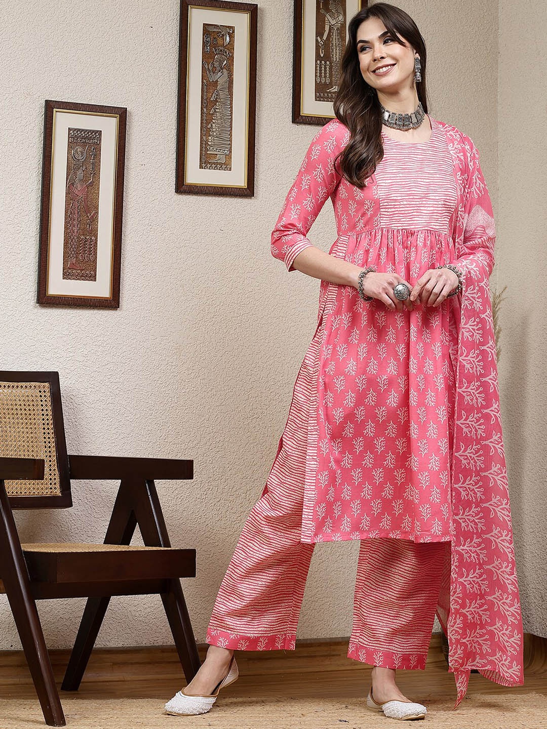 

SKYLEE Pink & White Floral Printed A-Line Kurta With Trousers & Dupatta