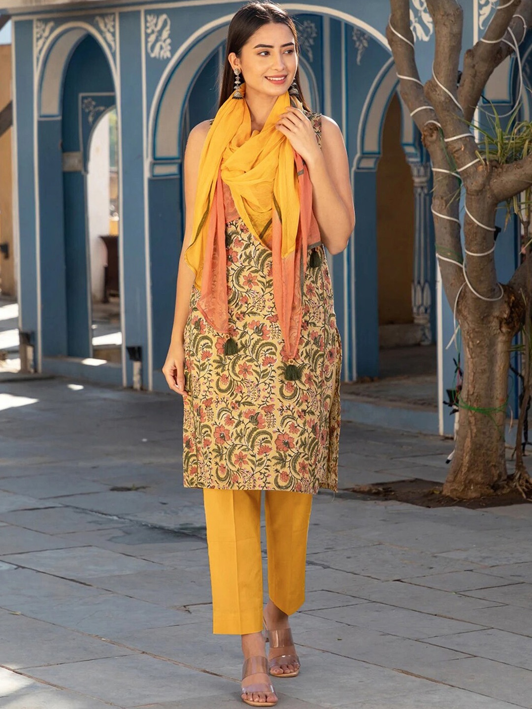 

SKYLEE Yellow & Peach Floral Printed Straight Kurta With Trousers & Dupatta