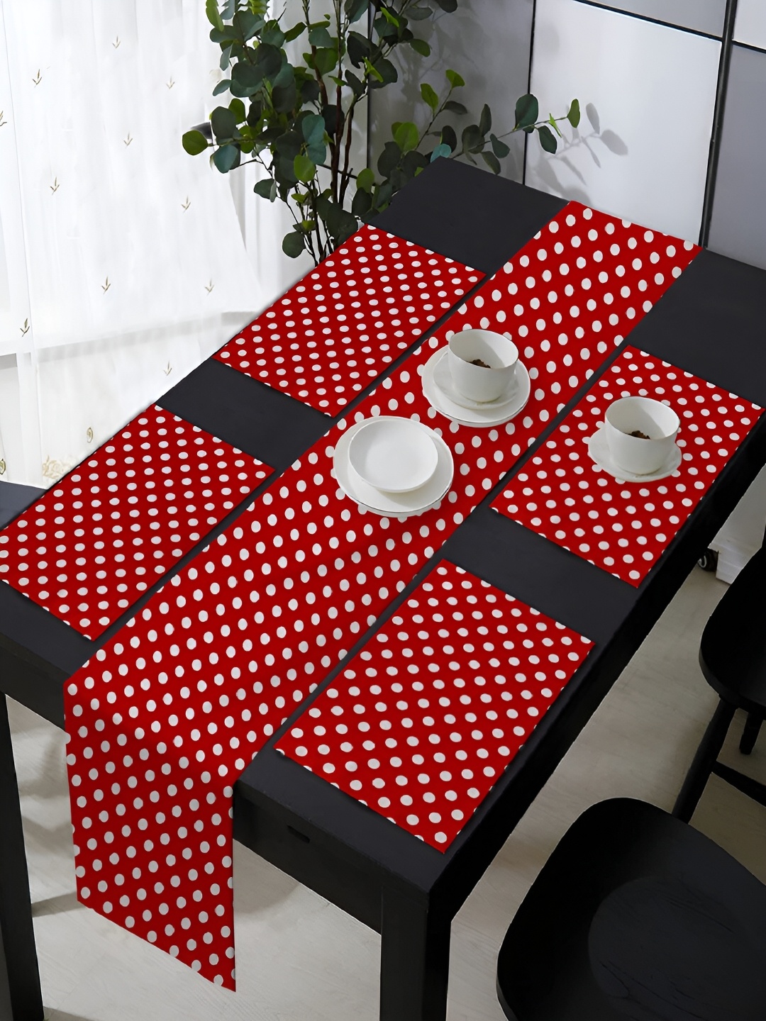 

OASIS Red & White 5 Pieces Geometric Printed Cotton Table Mats with Runner