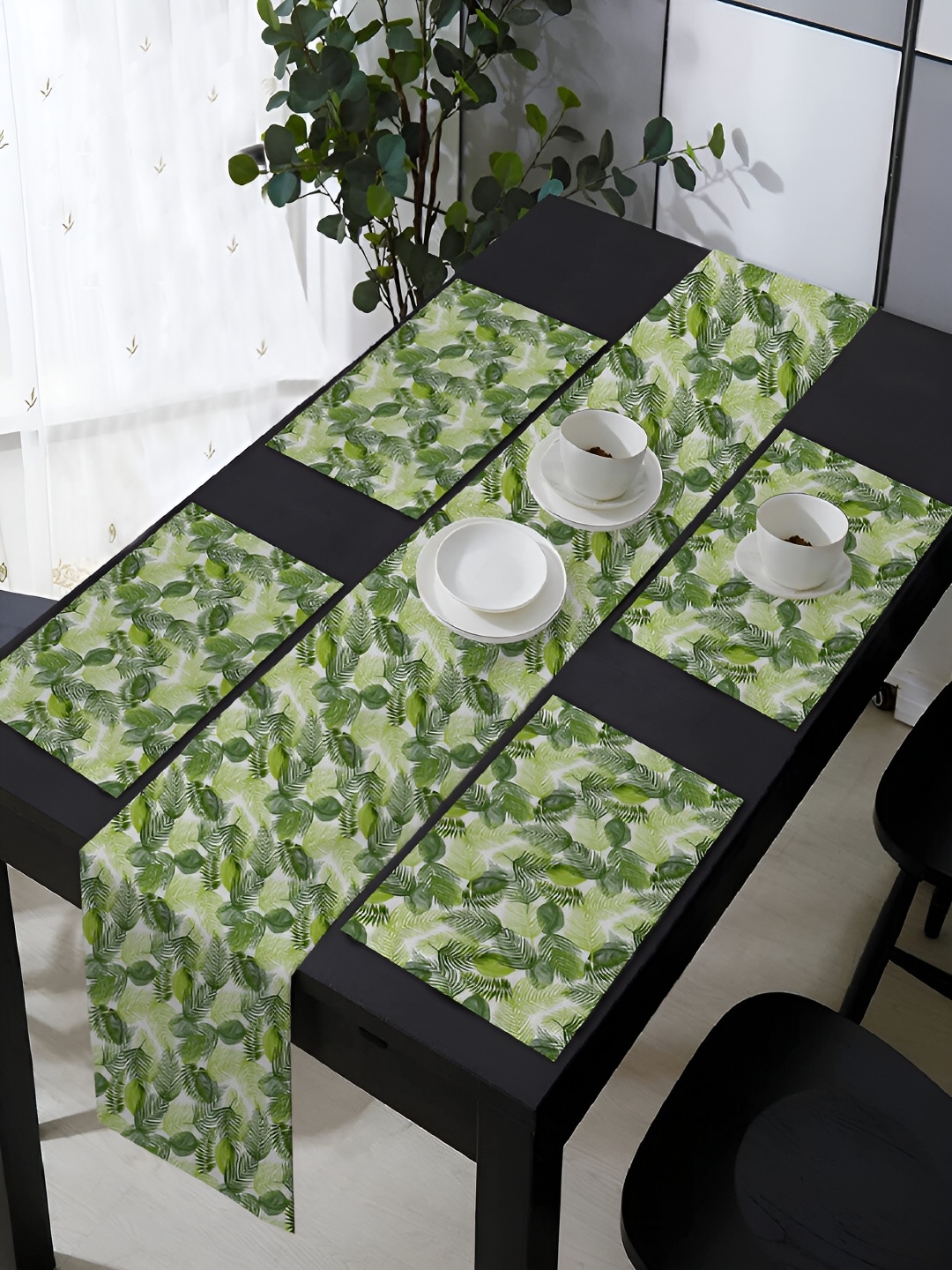 

OASIS Green & White 5 Pieces Printed Cotton Table Mats with Runner