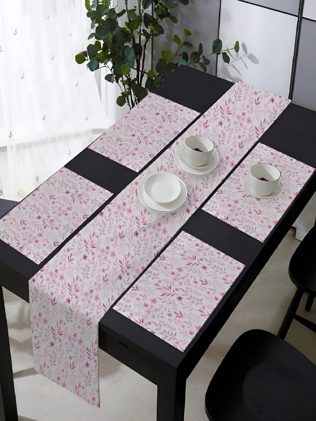 

OASIS White & Lavender 5 Pieces Printed Cotton Table Mats with Runner