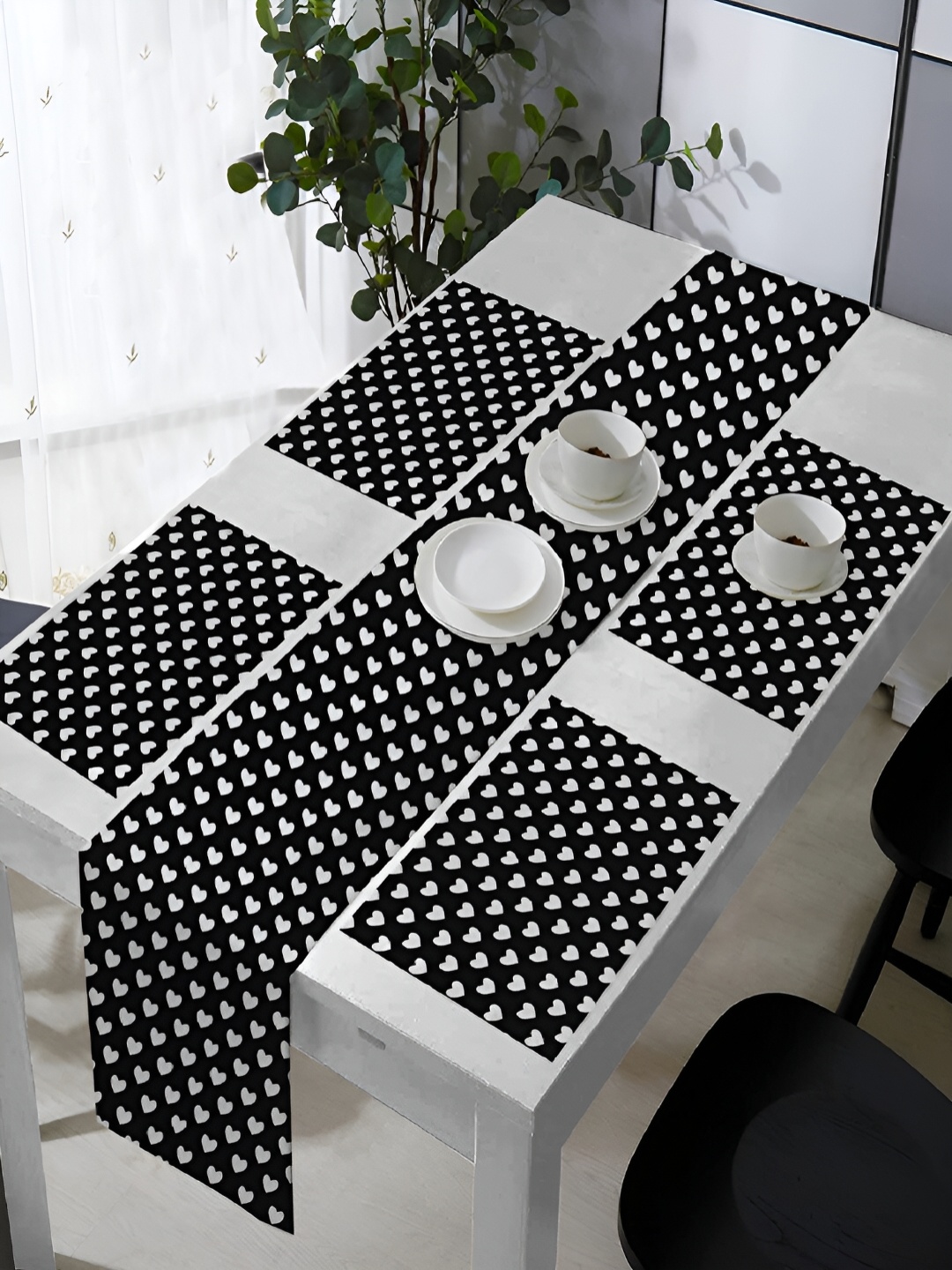 

OASIS Black & White 5 Pieces Printed Cotton Table Mats with Runner