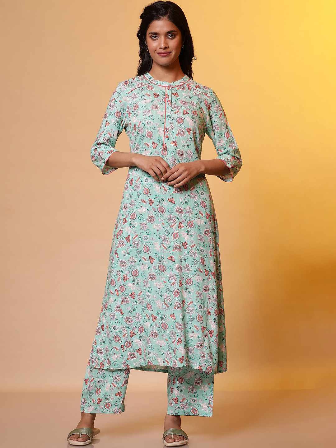 

AURELIA Ethnic Motifs Printed Mandarin Collar Regular Kurta with Palazzos, Green