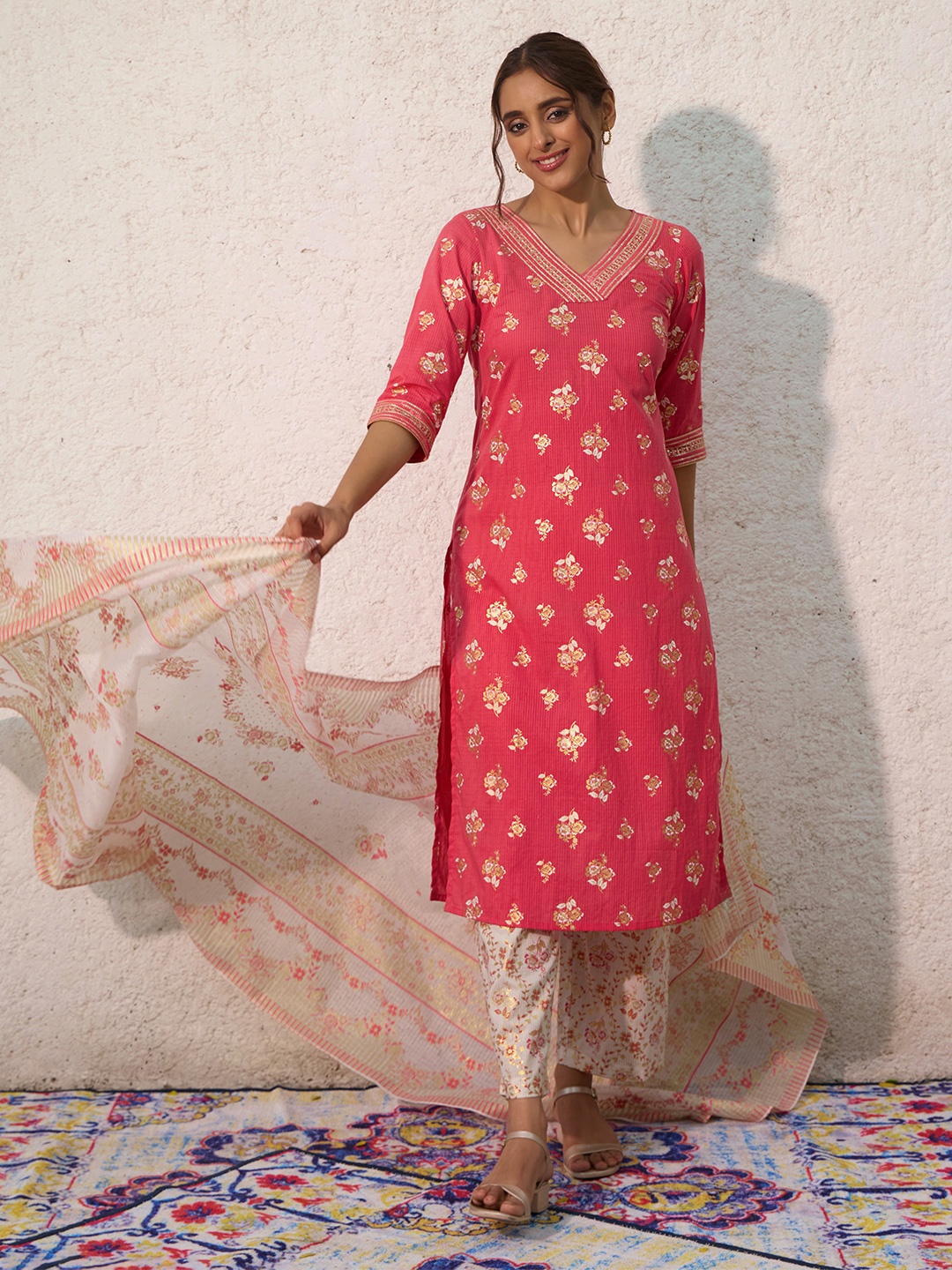 

AURELIA Floral Printed Regular Pure Cotton V-Neck Straight Kurta with Palazzos & Dupatta, Pink