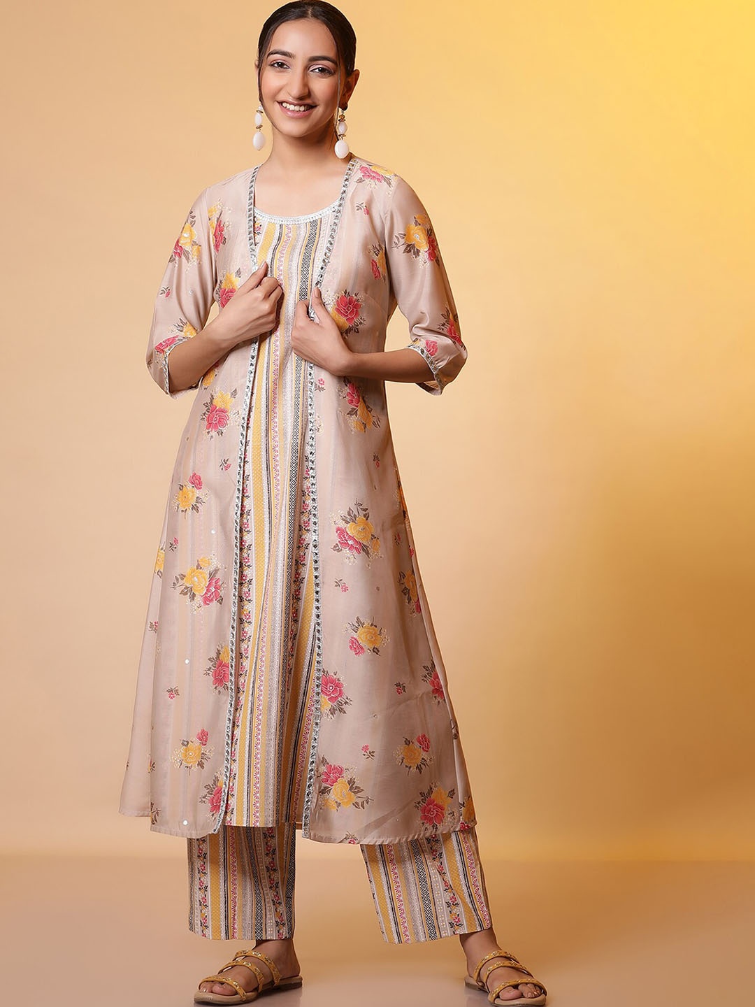 

AURELIA Floral Printed Regular Kurta With Trousers, Beige