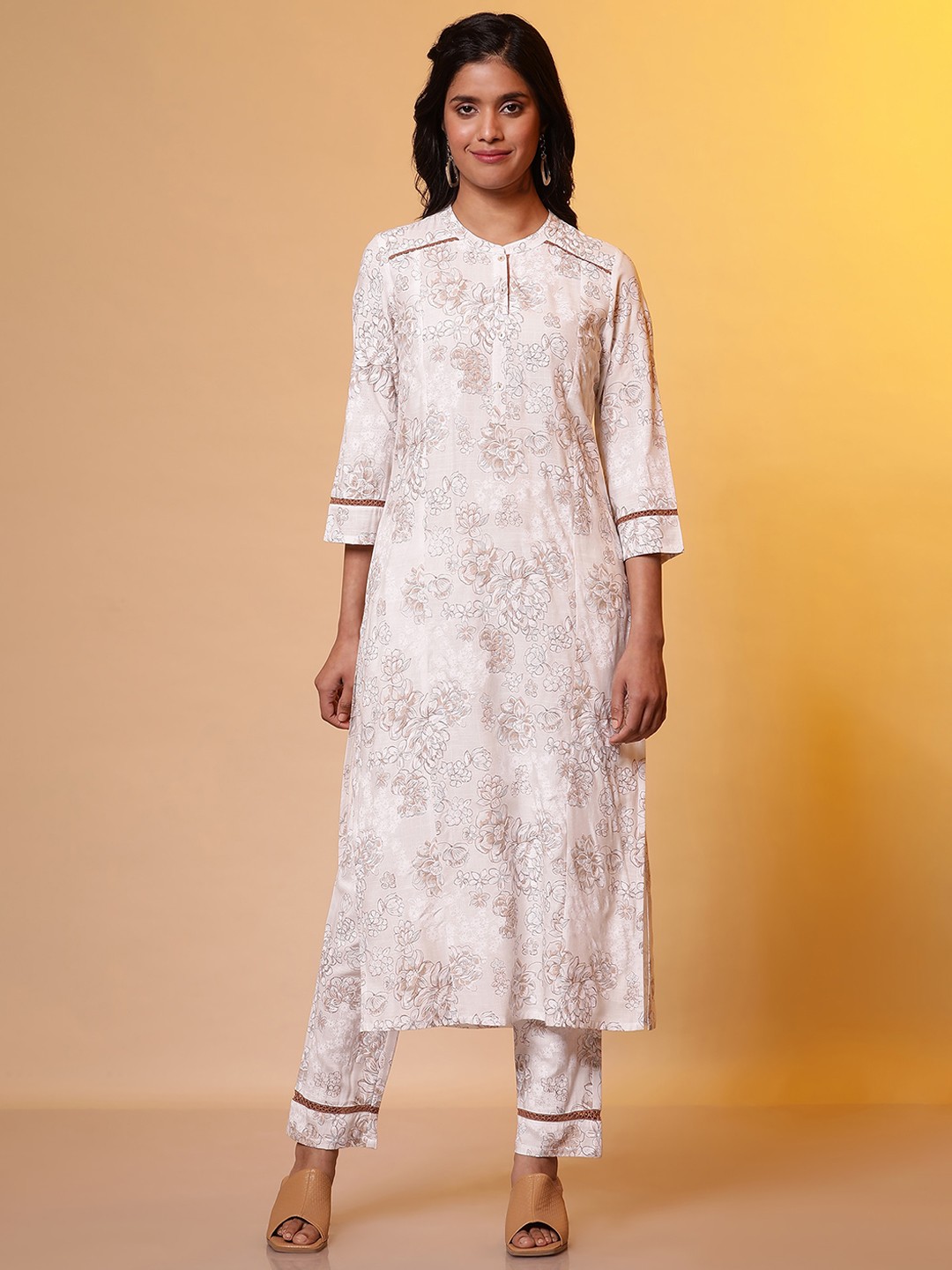 

AURELIA Floral Printed Regular Round Neck Straight Kurta with Trousers, Brown