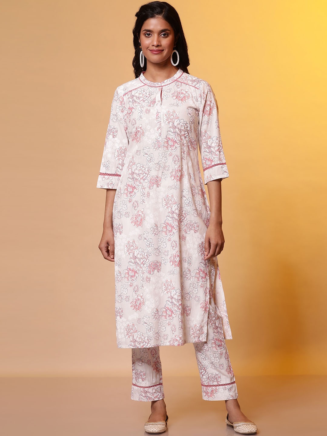 

AURELIA Floral Printed Regular Kurta With Trousers, Pink