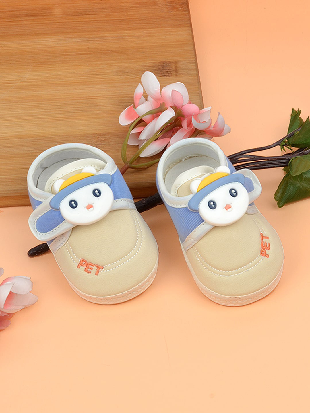 

FOOTPRINTS Kids Textured Round Toe Slip-On Sneakers, Blue