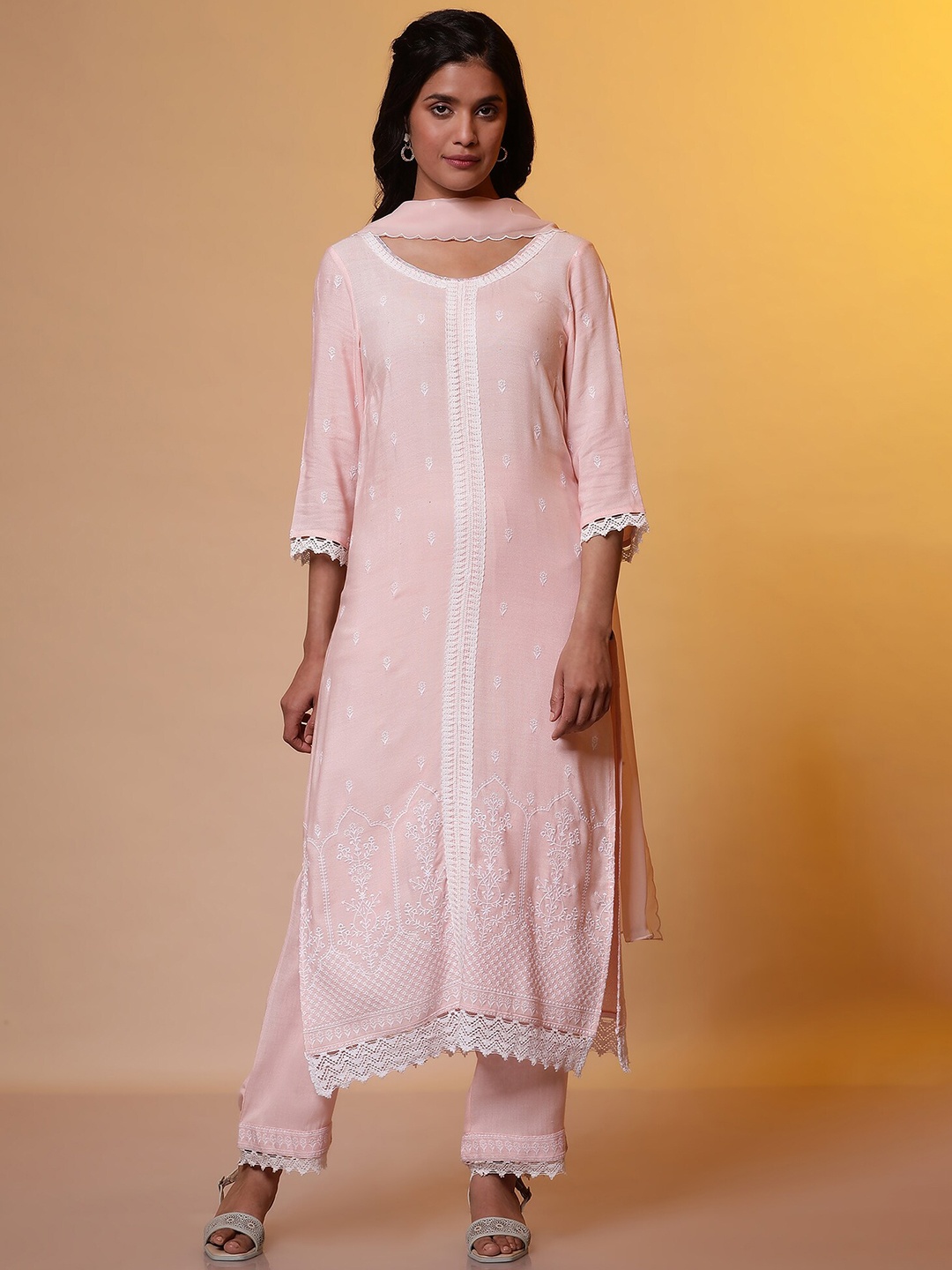 

AURELIA Floral Embroidered Round Neck Regular Thread Work Kurta With Trousers & Dupatta, Pink