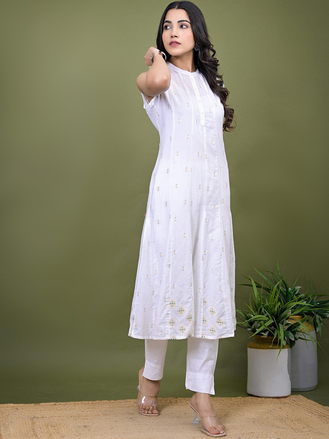 

Sangria Ethnic Motifs Embroidered Mandarin Collar Cotton Anarkali Panelled Kurta, White