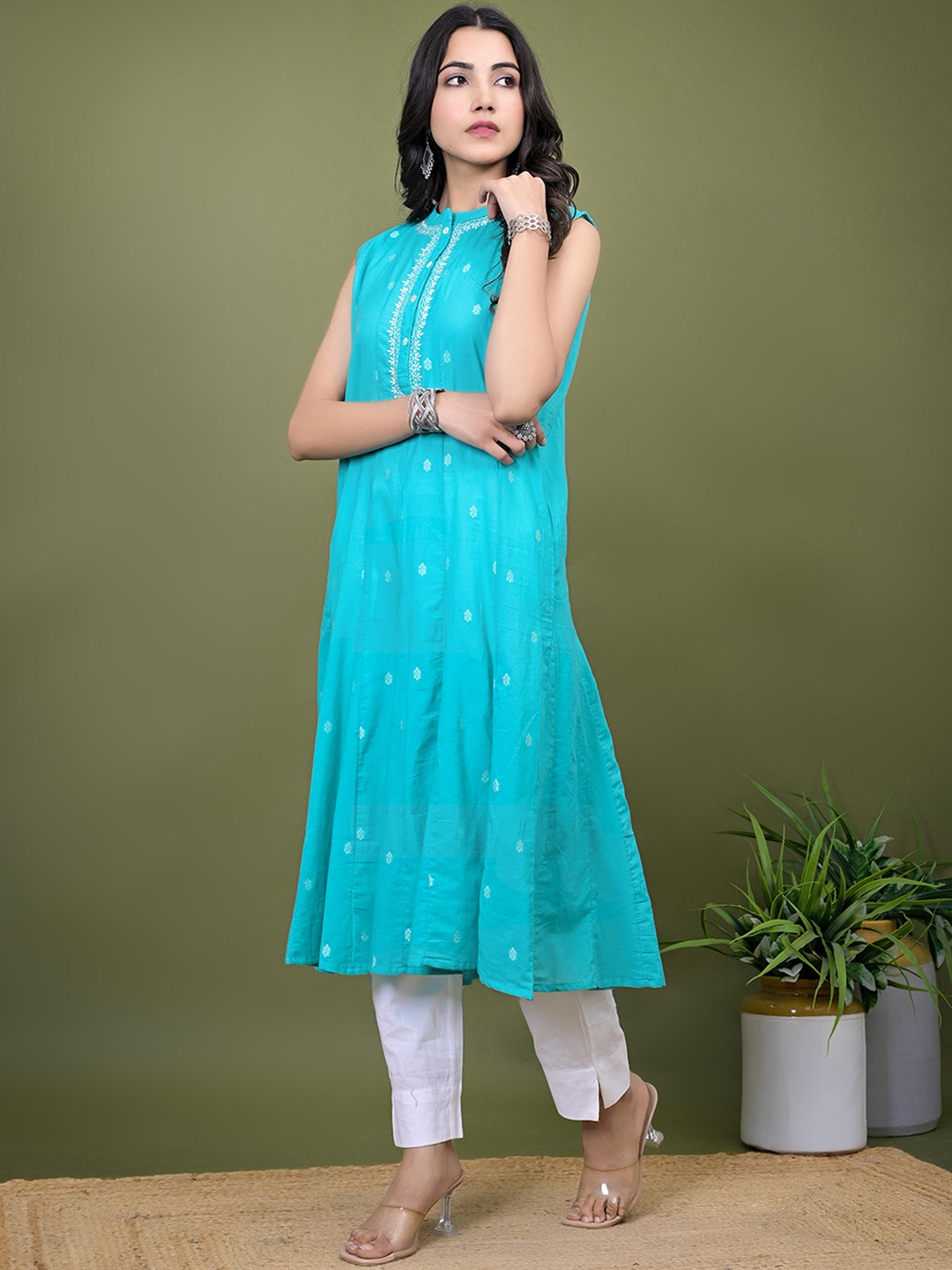 

Sangria Ethnic Motifs Embroidered Mandarin Collar Cotton Anarkali Panelled Kurta, Sea green