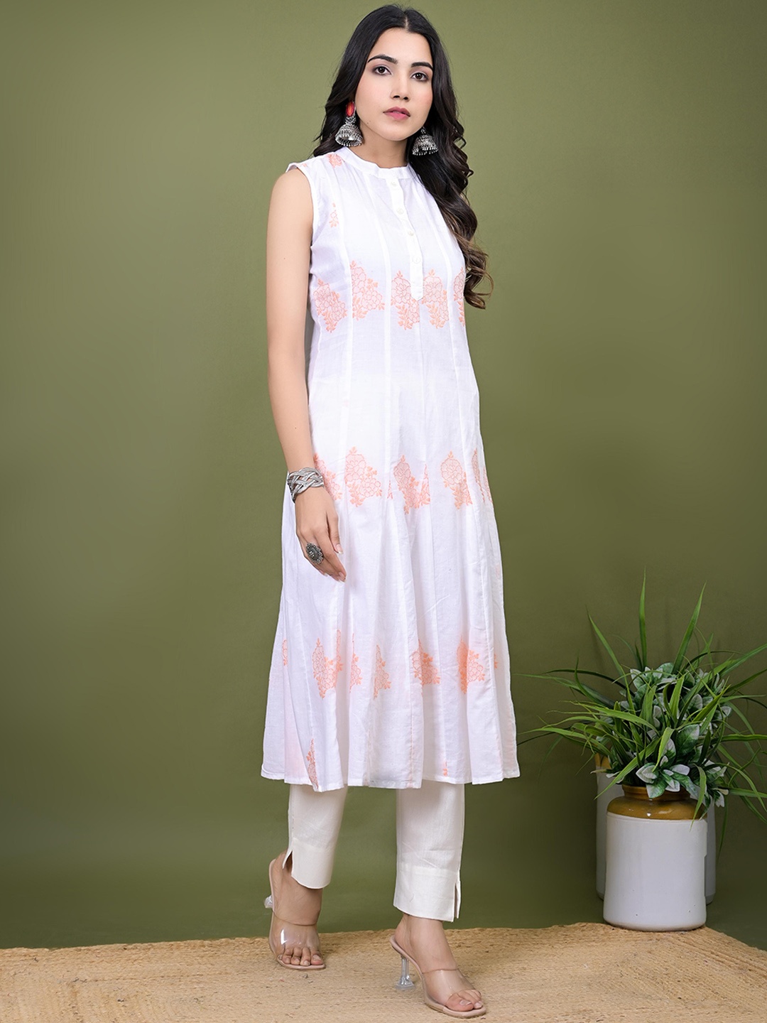 

Sangria Ethnic Motifs Embroidered Mandarin Collar Cotton Anarkali Panelled Kurta, White