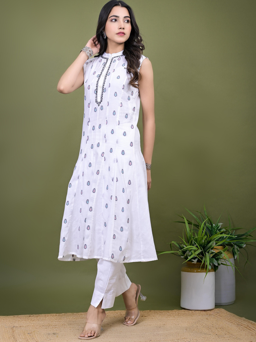 

Sangria Mandarin Collar Sleeveless Floral Embroidered Pure Cotton A Line Kurta, White