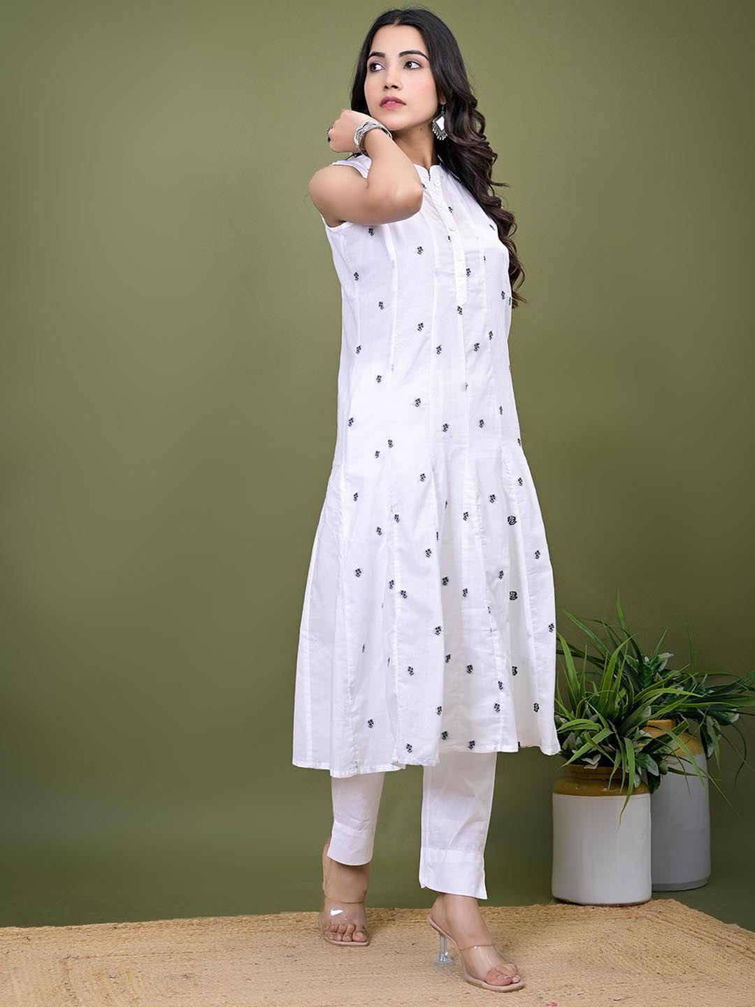 

Sangria Mandarin Collar Sleeveless Floral Printed Cotton A-Line Kurtas, White