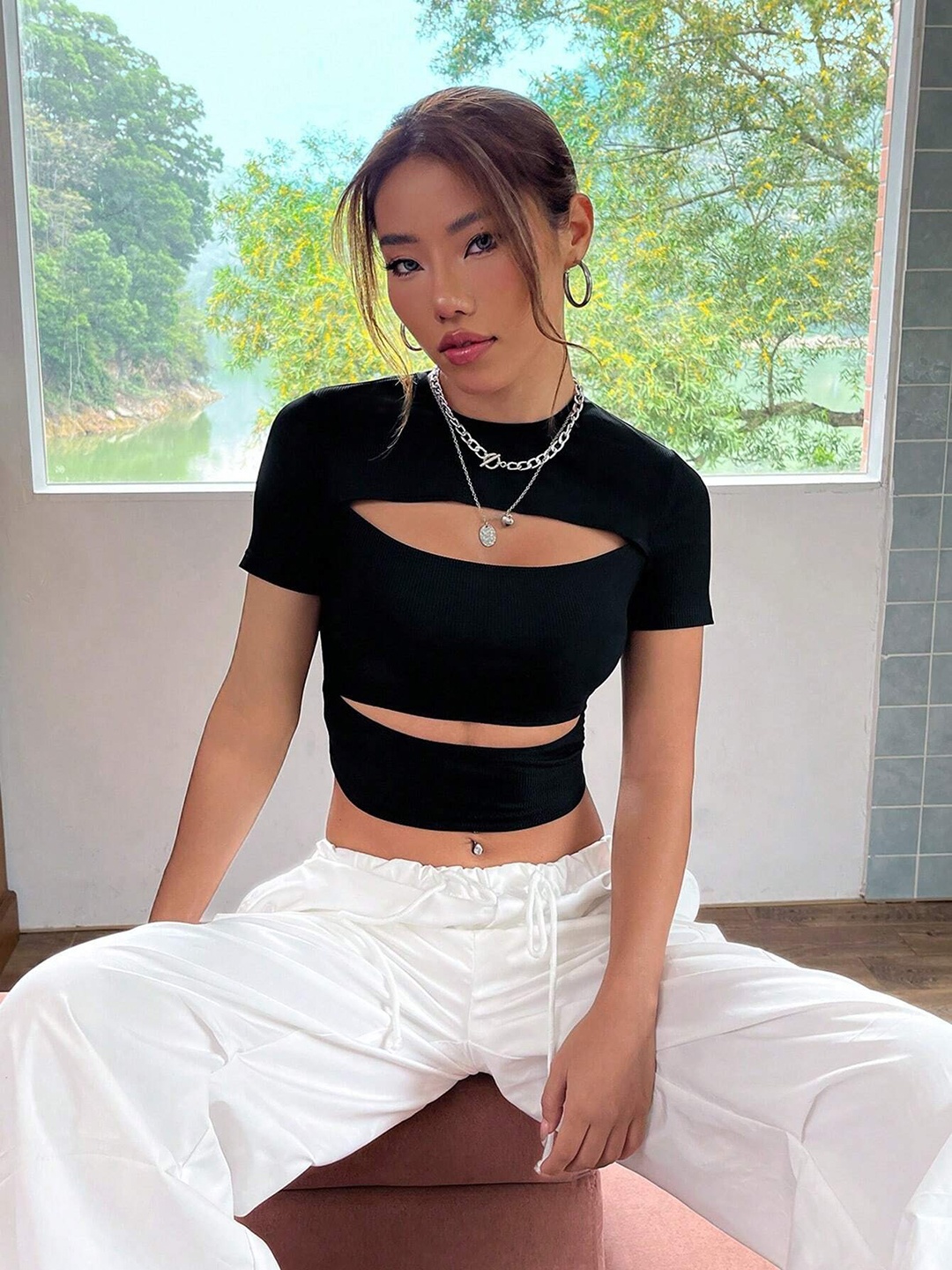 

Stylecast X Slyck Round Neck Cut Out Fitted Crop Top, Black