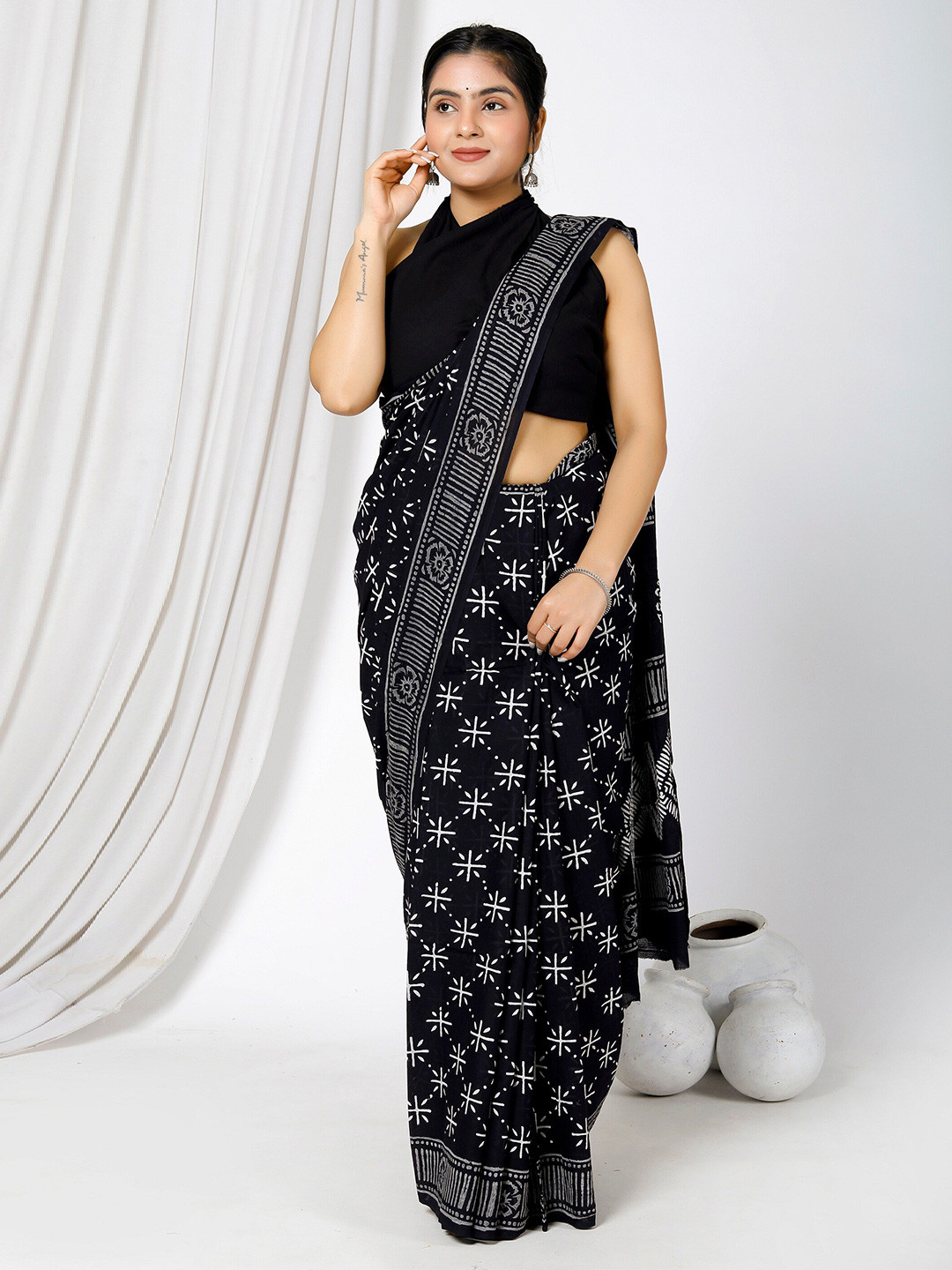 

JAIPURI BLOCK PRINT Ethnic Motifs Printed Pure Cotton Ikat Saree, Black