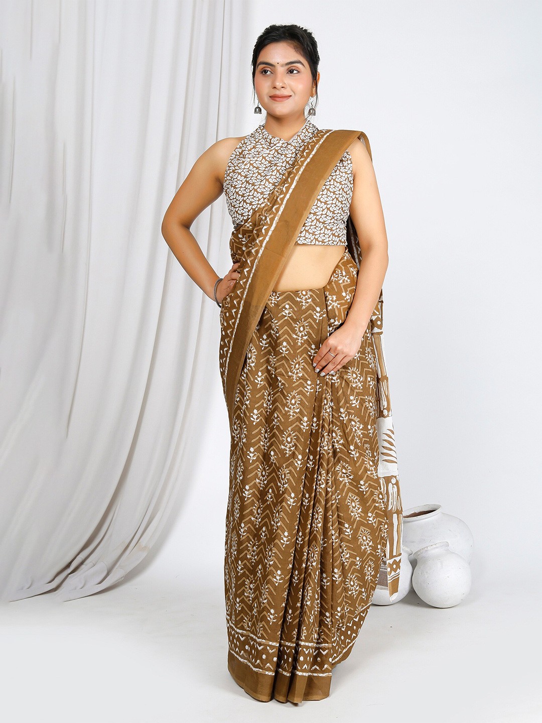 

JAIPURI BLOCK PRINT Ethnic Motifs Printed Pure Cotton Block Print Saree, Brown