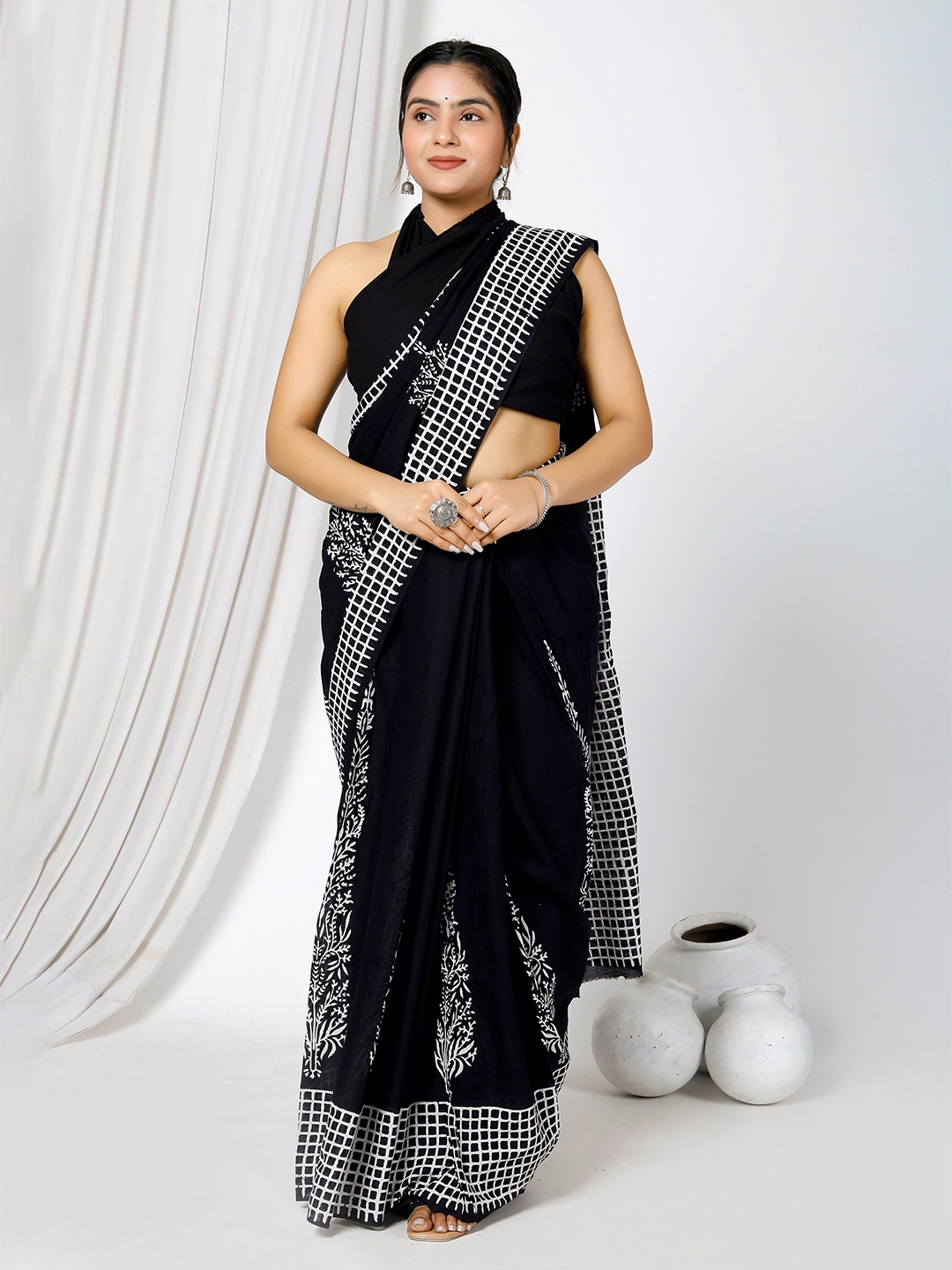 

JAIPURI BLOCK PRINT Floral Block Printed Pure Cotton Saree, Black