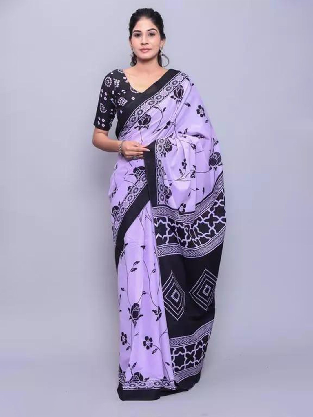 

TROPWEAR Floral Printed Block Print Saree, Purple