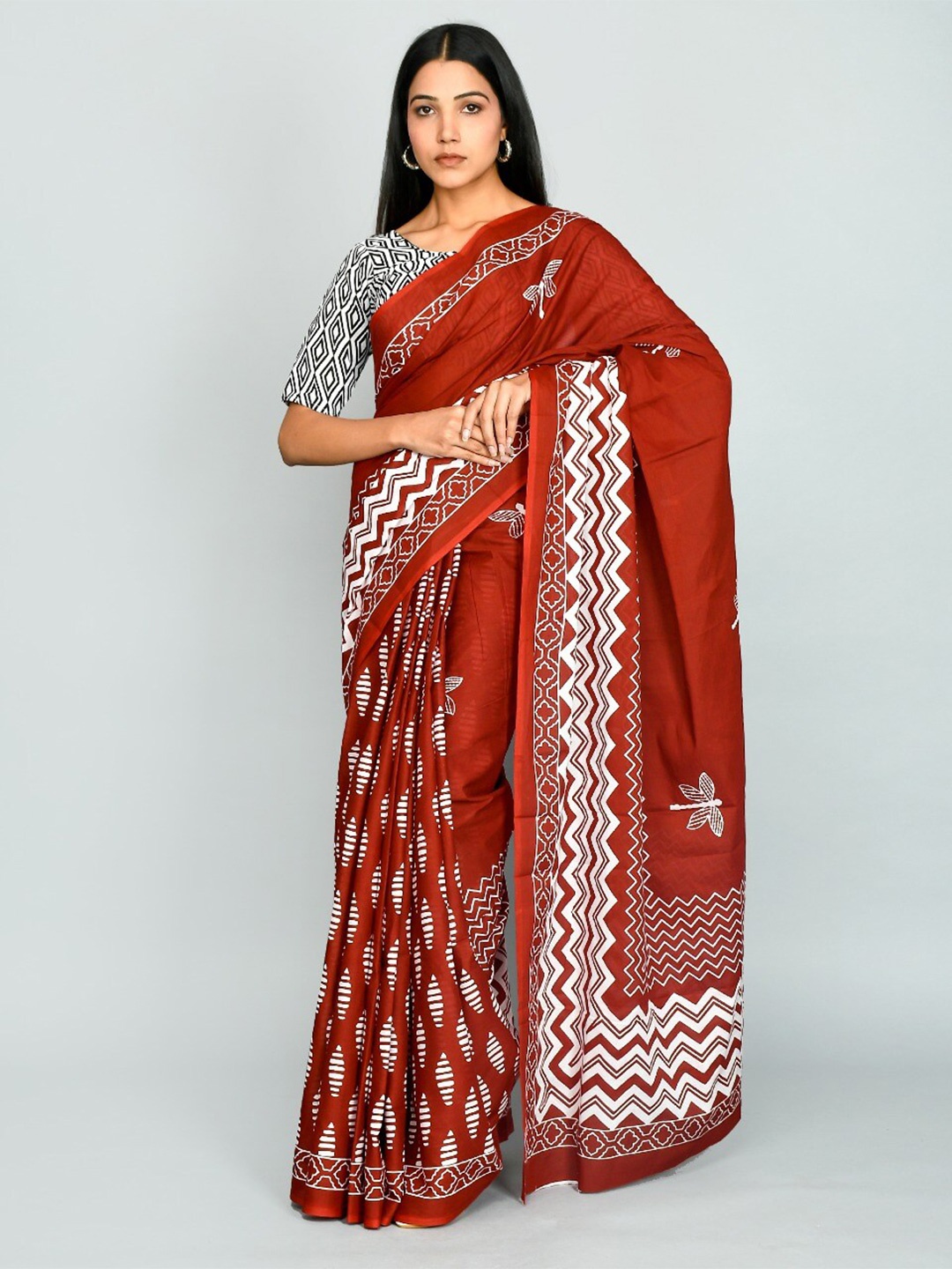 

TROPWEAR Geometric Block Print Saree, Maroon