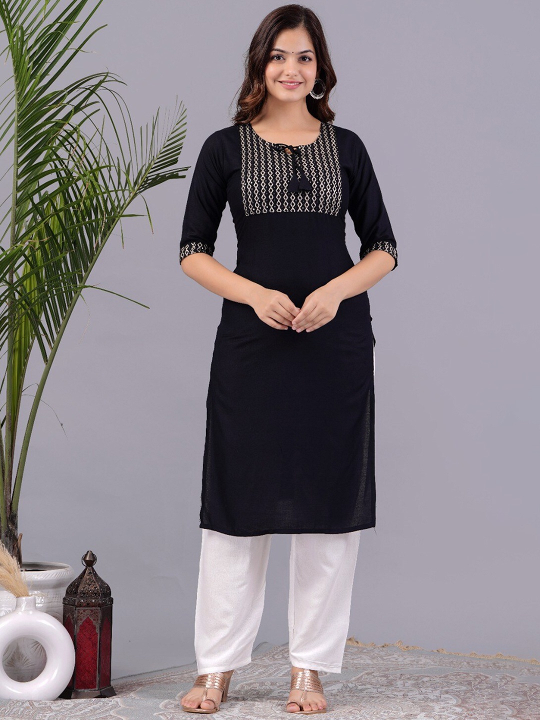 

PNEHA Ethnic Motifs Yoke Design Regular Thread Work Kurta with Trousers, Black