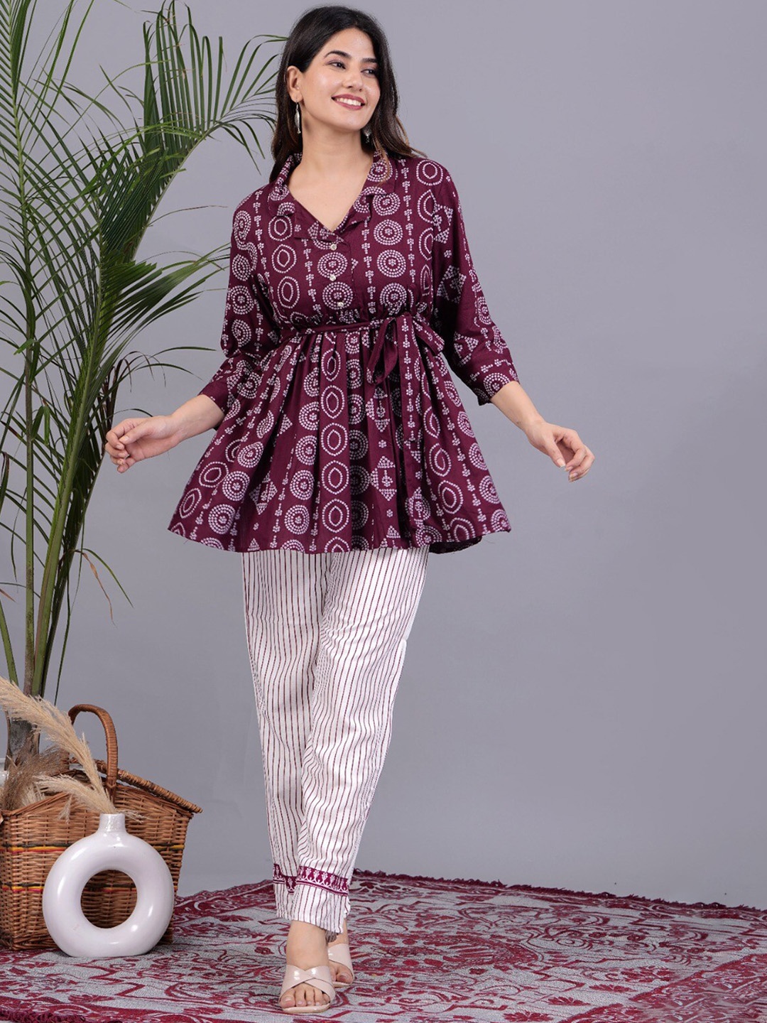 

PNEHA Women Bandhani Printed Regular Kurti with Trousers, Maroon