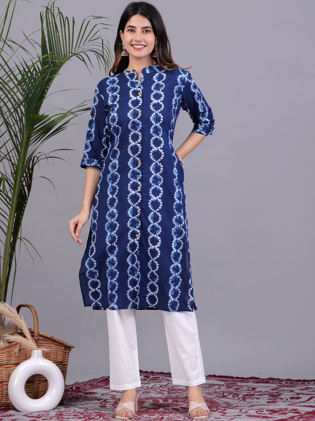 

PNEHA Dyed Regular Kurta with Trousers, Blue