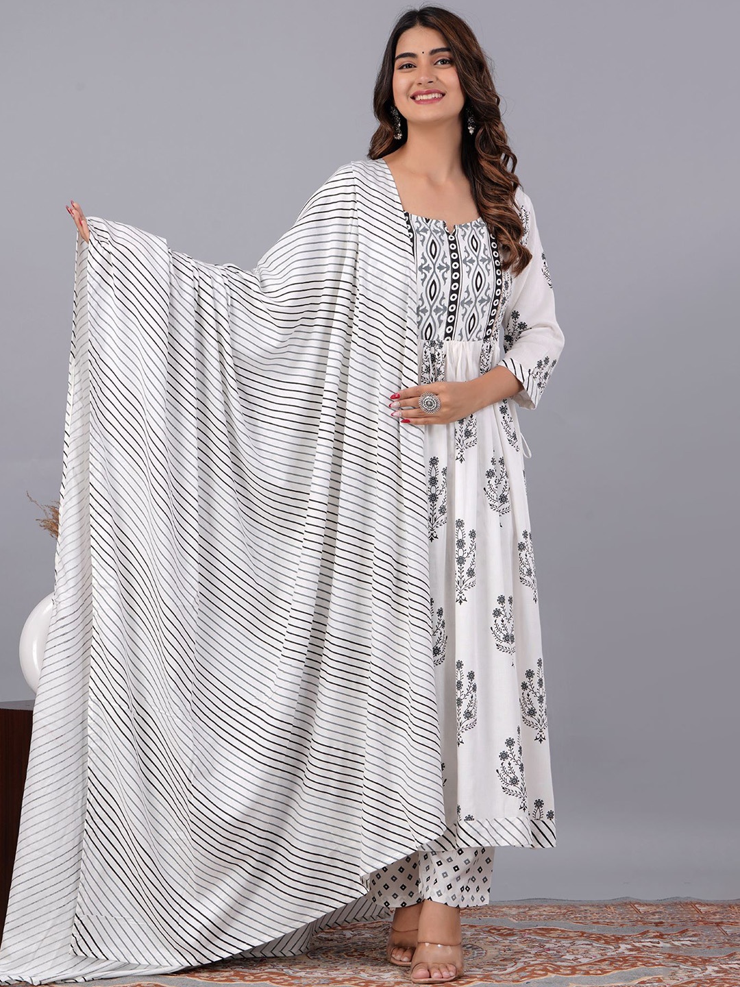 

BAESD Floral Printed Pleated Round Neck Kurta with Trousers & With Dupatta, White
