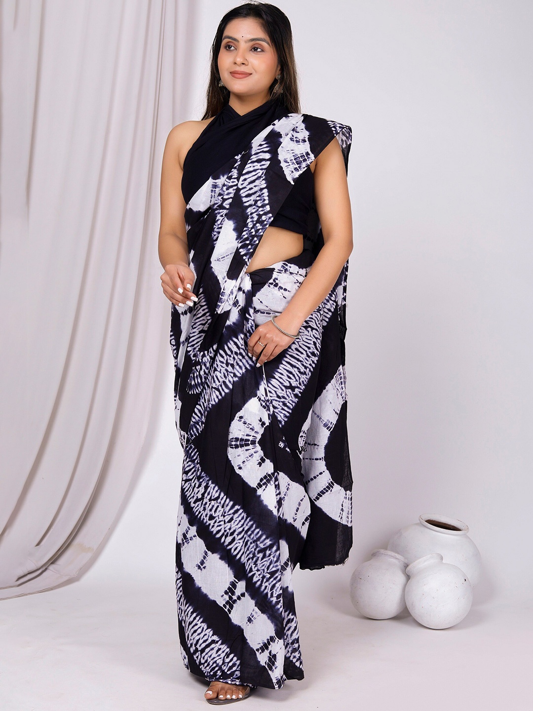 

JAIPURI BLOCK PRINT Bandhani Printed Pure Cotton Bagru Saree, Black
