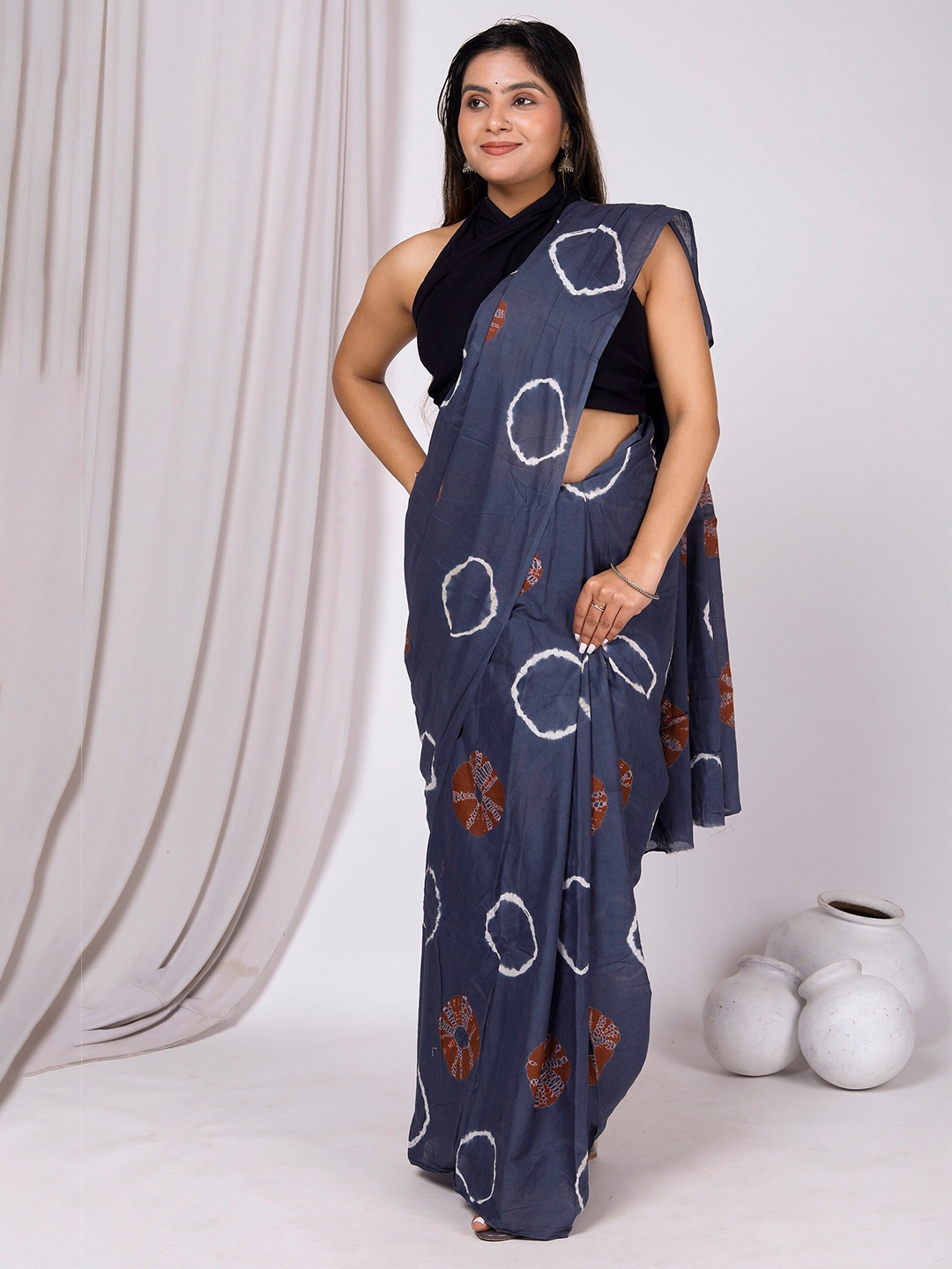

JAIPURI BLOCK PRINT Bandhani Printed Pure Cotton Bagru Saree, Grey