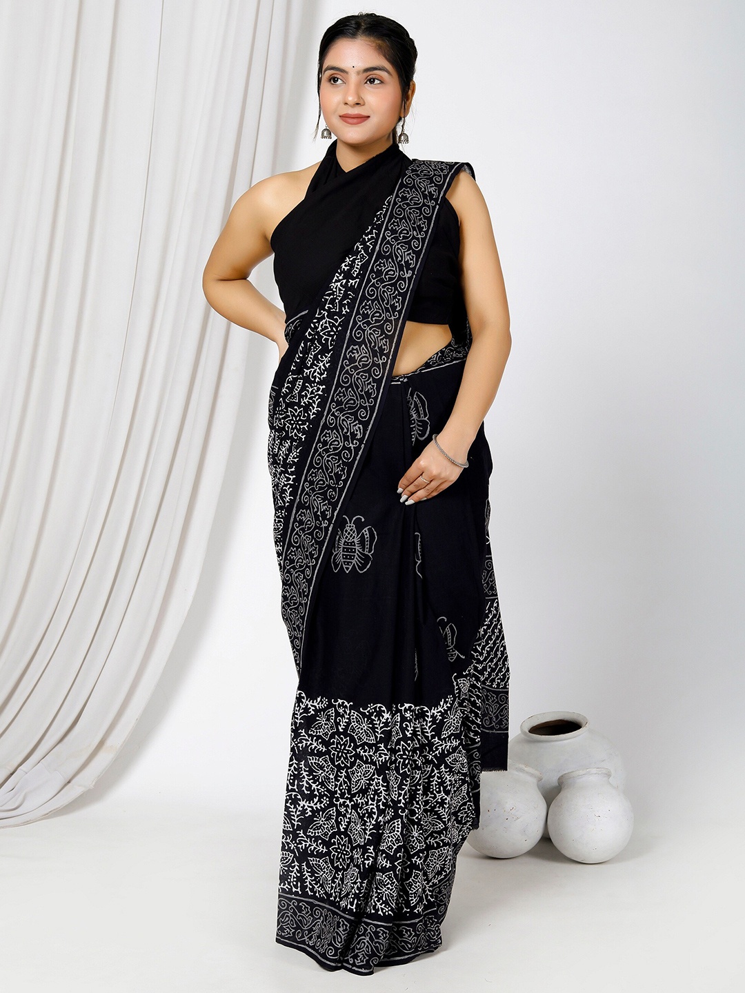 

JAIPURI BLOCK PRINT Floral Printed Pure Cotton Ikat Saree, Black